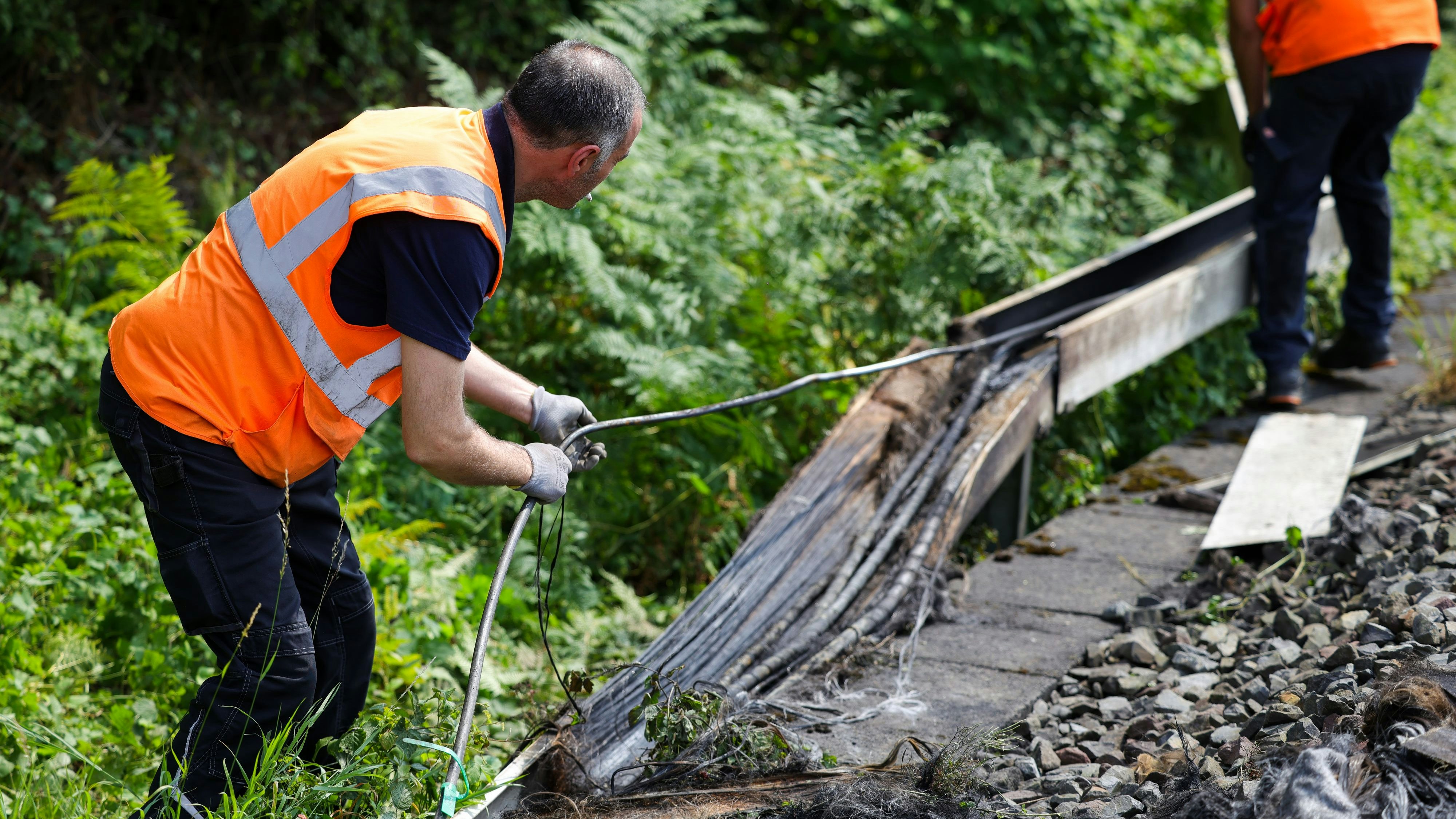 Heute.at - Brand legt Zugverkehr lahm – Staatsschutz ermittelt