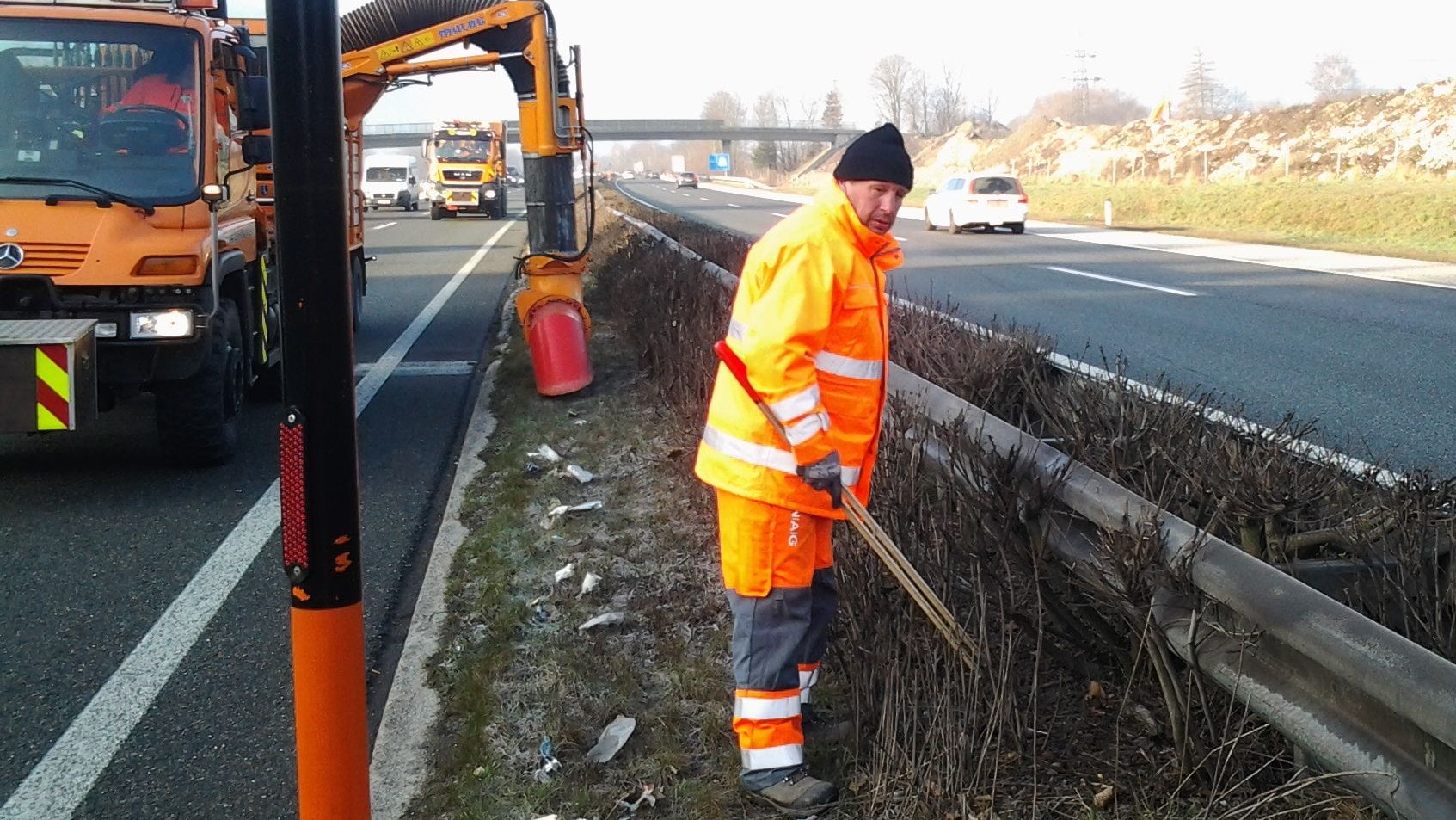 Heute.at - Auch Sex-Spielzeug: Kuriose Müllfunde an der Autobahn