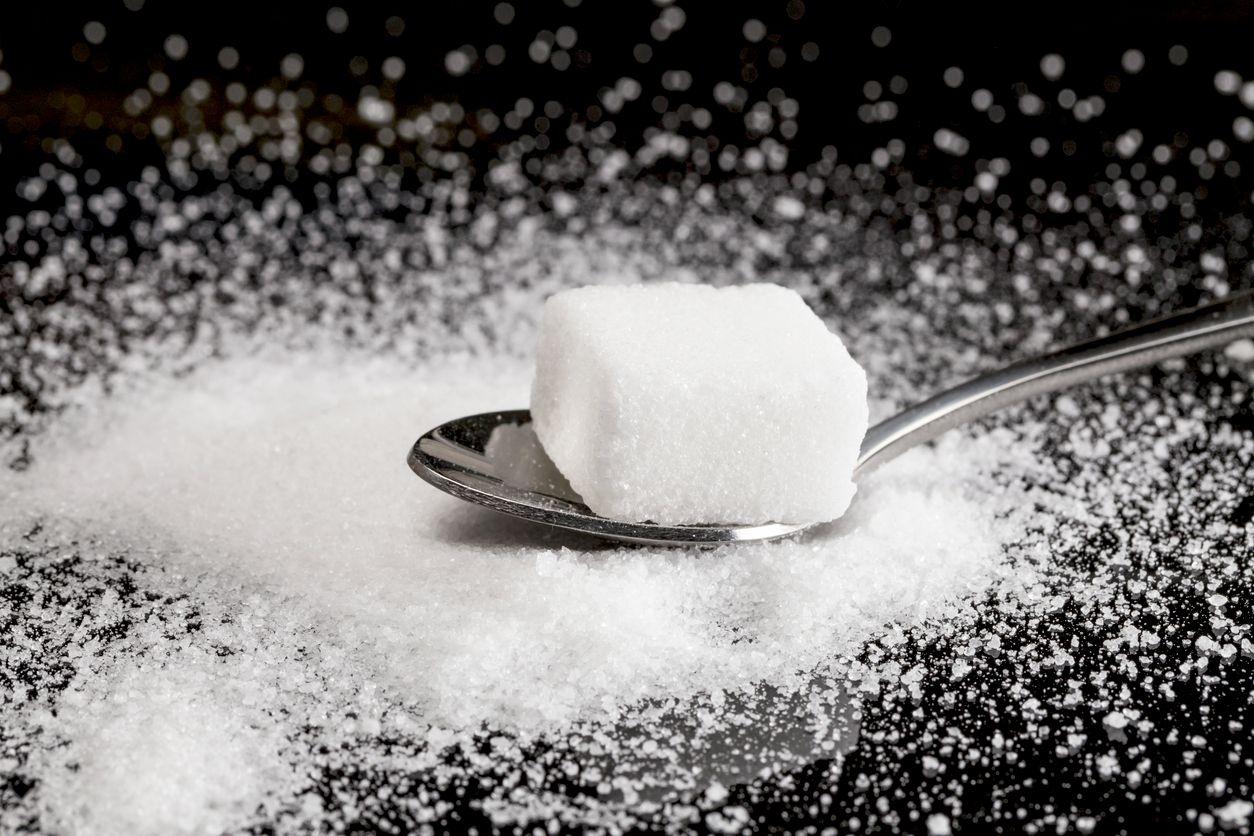 Laut WHO sollte ein Erwachsener pro Tag maximal 53,5 Gramm freien Zucker verzehren.