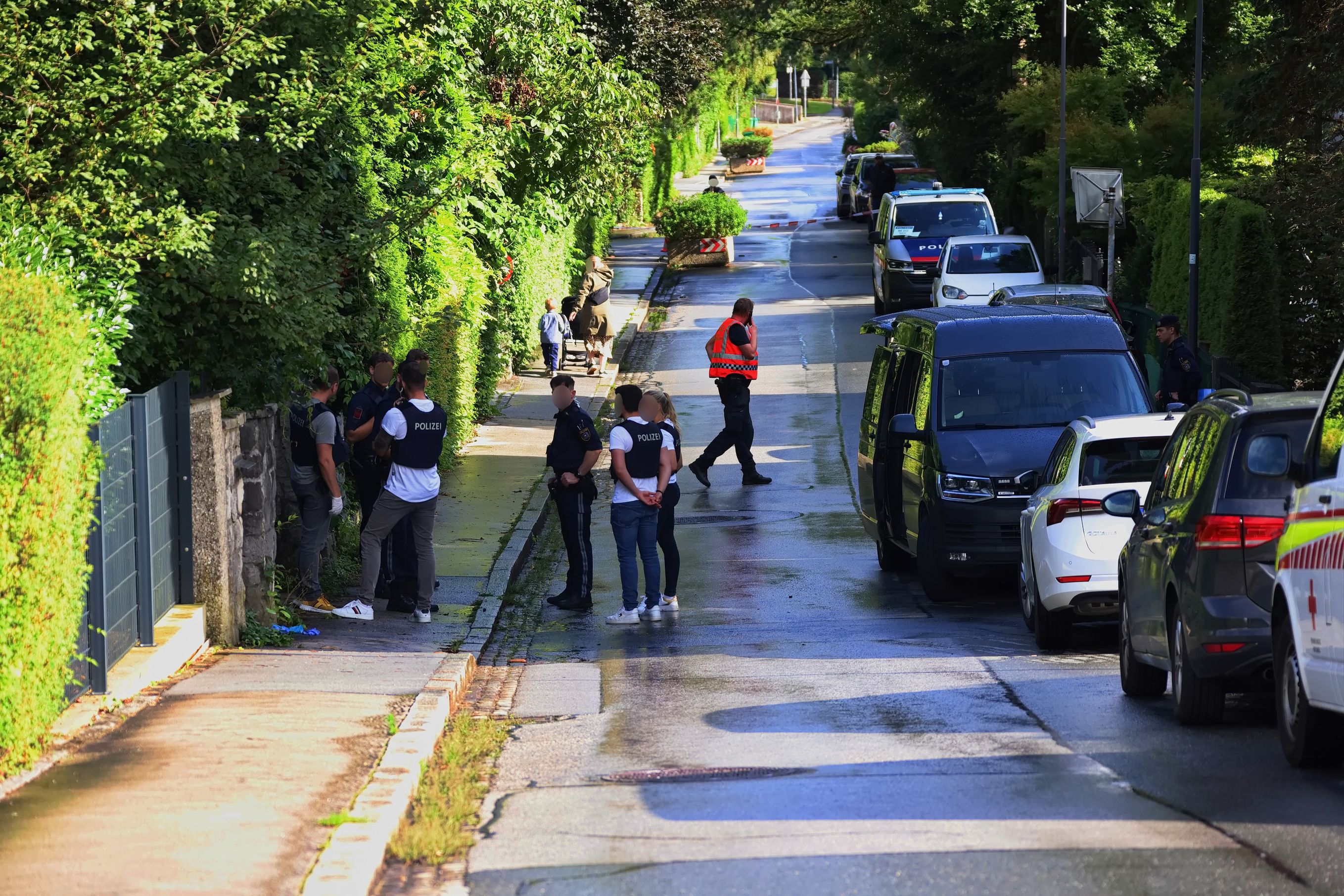 Laut Polizei-Informationen dürfte einer der beiden Einbrecher schwer verletzt worden sein.