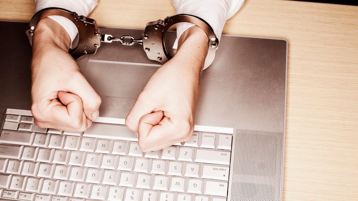 Heute.at - 2.000 Kinderpornos im Haus gefunden – Mann verhaftet