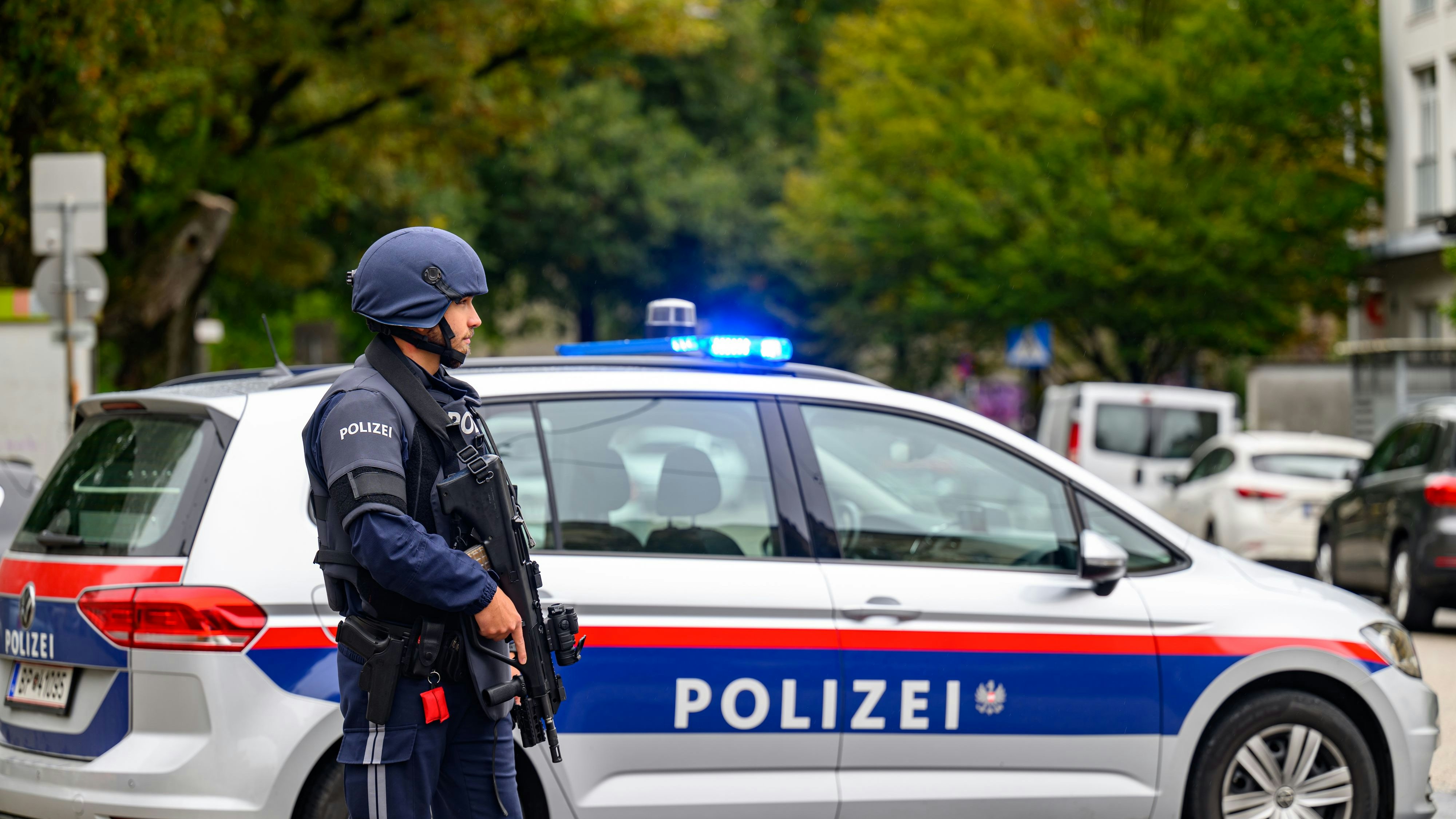 Heute.at - 14-Jährige wollte schulfrei haben, drohte mit Bombe