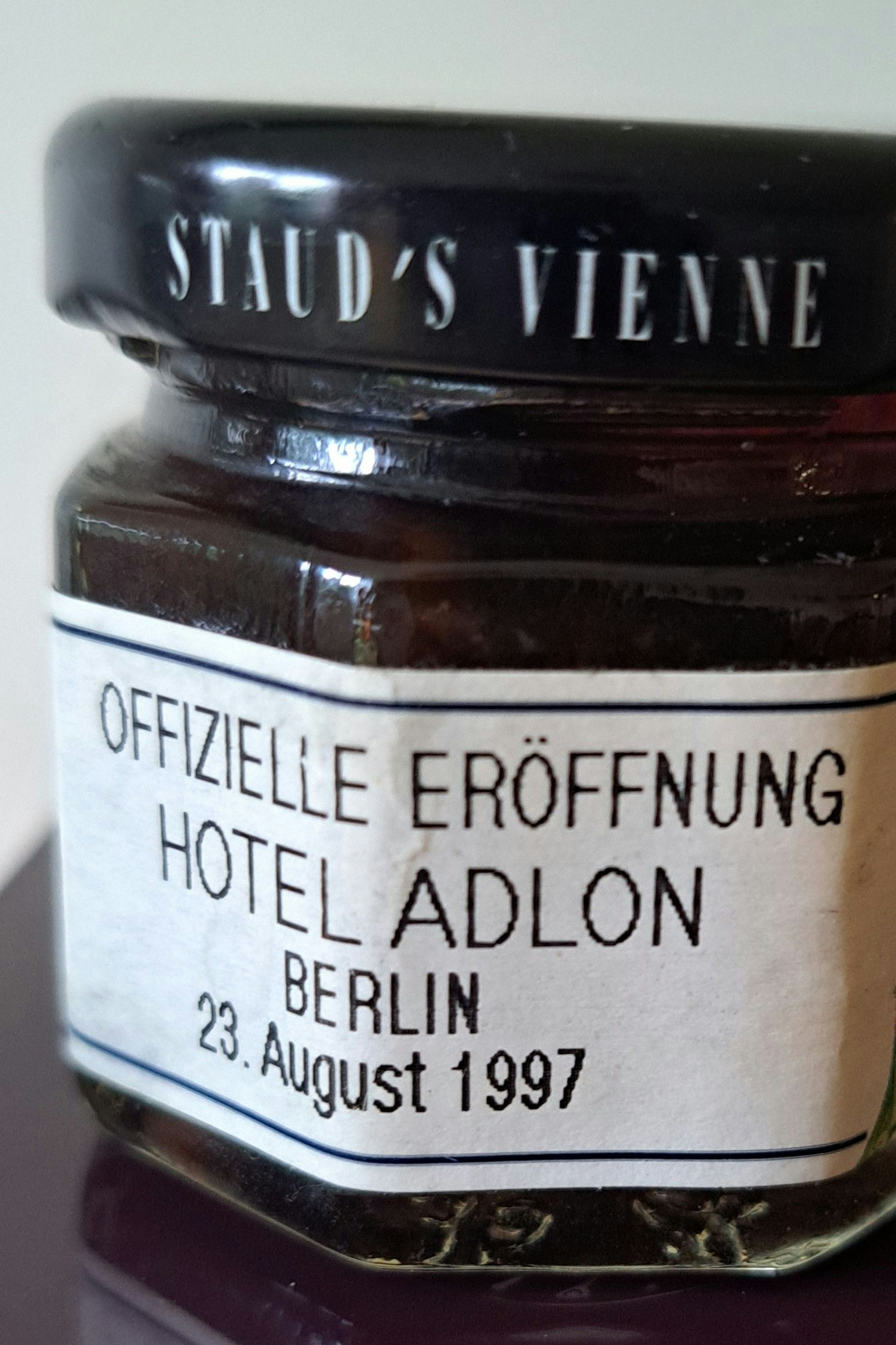 28 Jahre alt und noch immer gut (wahrscheinlich): Ein Marmeladen-Souvenir aus Berlin