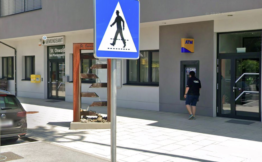 Das Ziel der Kriminellen: Der Bankomat im Gemeindeamt von St. Oswald.