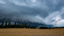 Wetter-Experte warnt jetzt vor "kräftigen Gewittern"