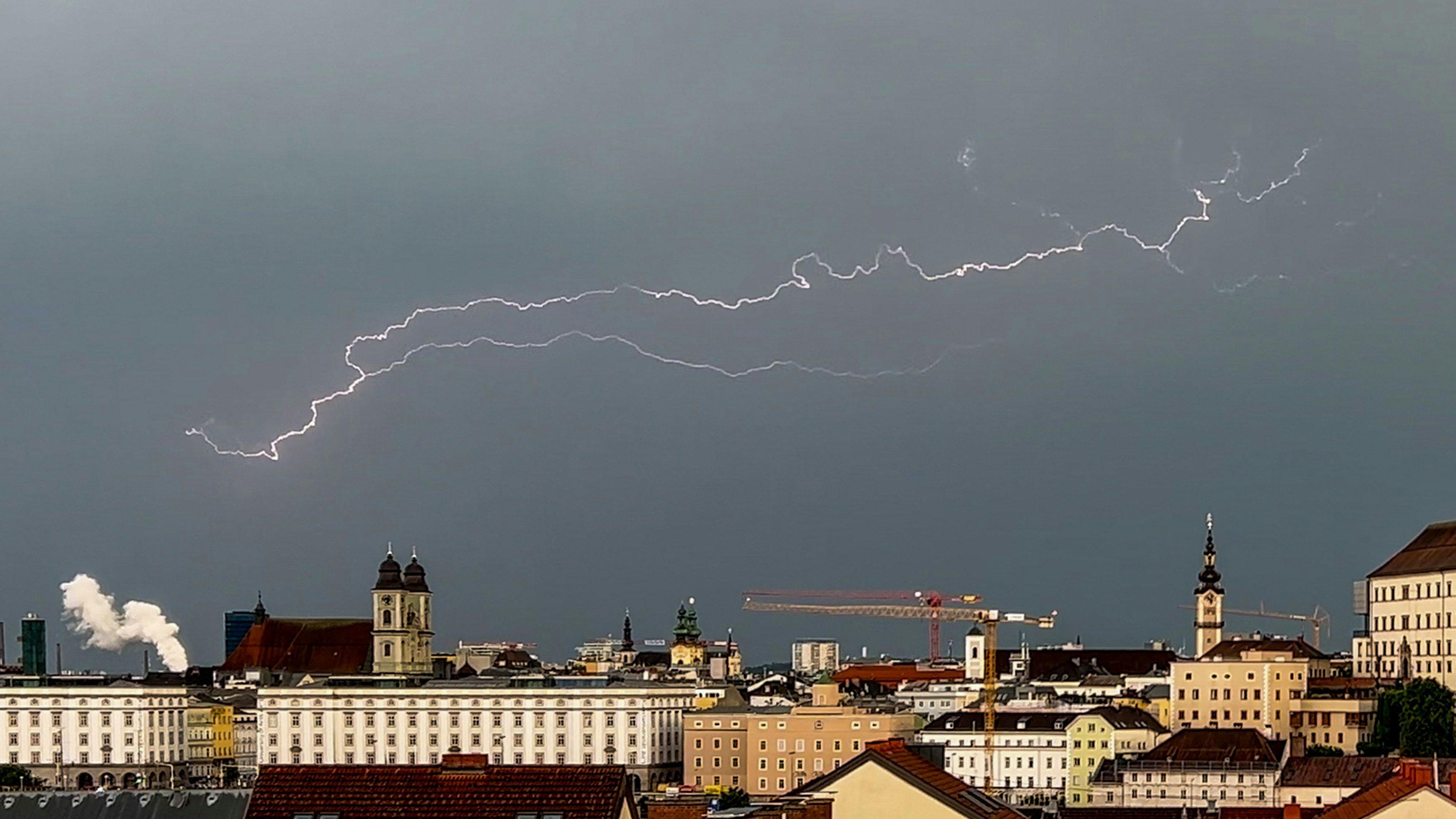 Heute.at - Es wird heftig! Kräftige Gewitter toben in Österreich