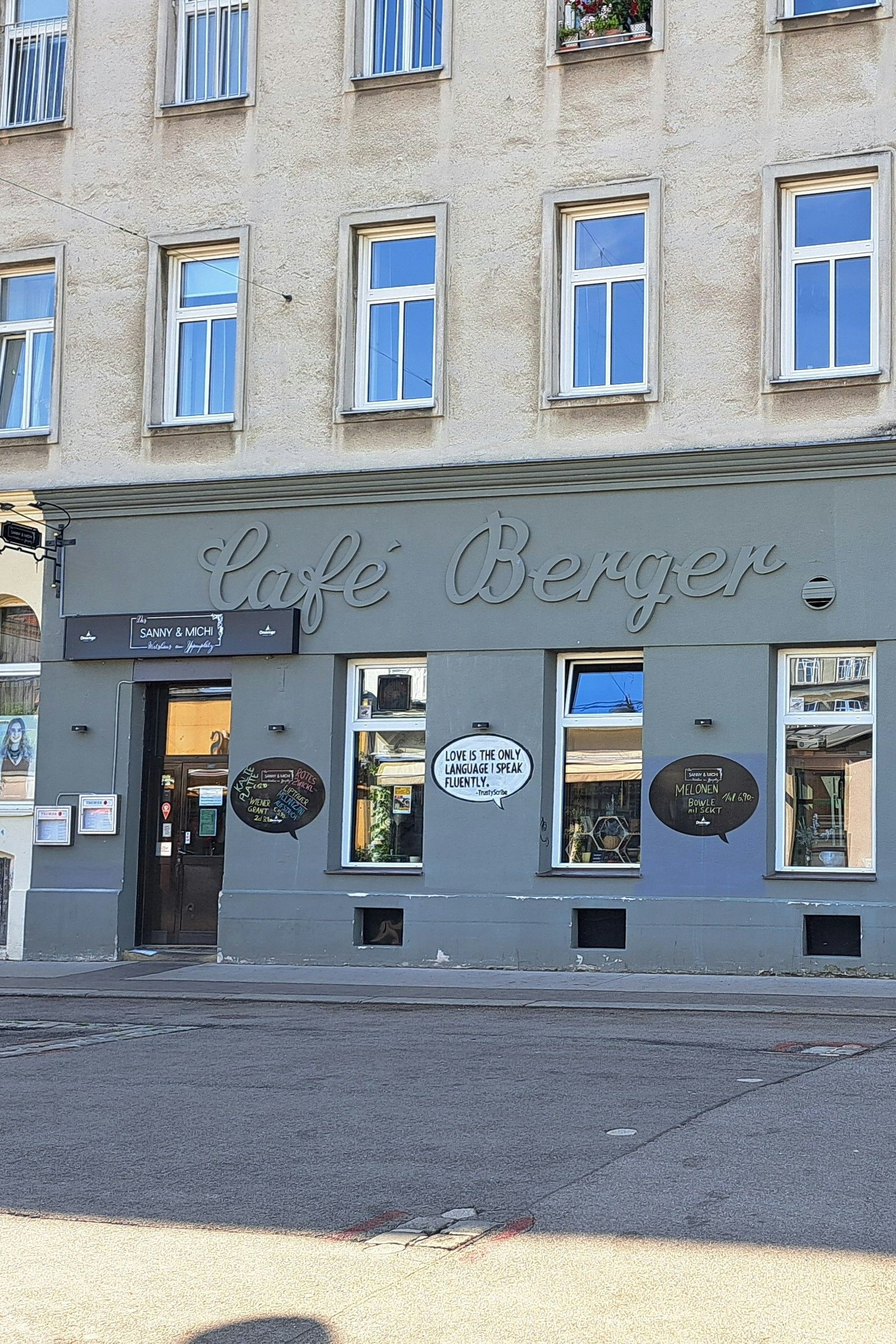 Sanny und Michi sind drinnen und draußen, auch wenn Berger drauf steht und der Schanigarten gerade auf Urlaub ist …