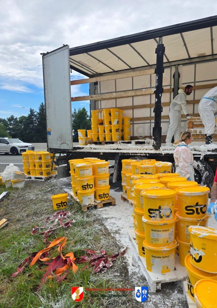 Die Bergungsarbeiten erwiesen sich als aufwendig und dauerten mehrere Stunden.