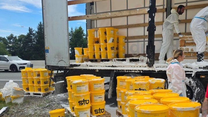 Heute.at - Mangelhafte Ladungssicherung verursachte riesigen Stau