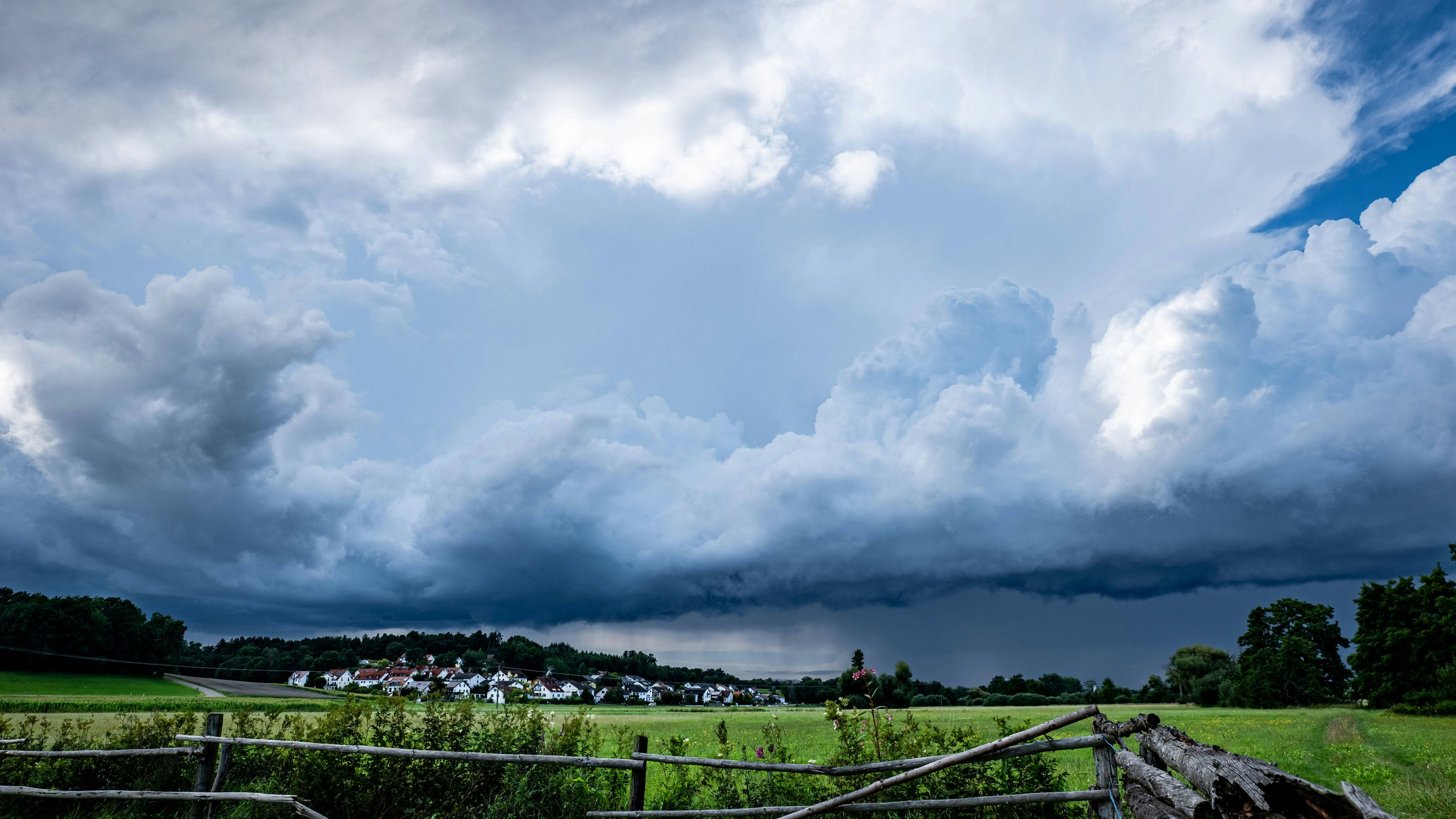 Heute.at - Gewitter mit großen Regenmengen wüten in Österreich