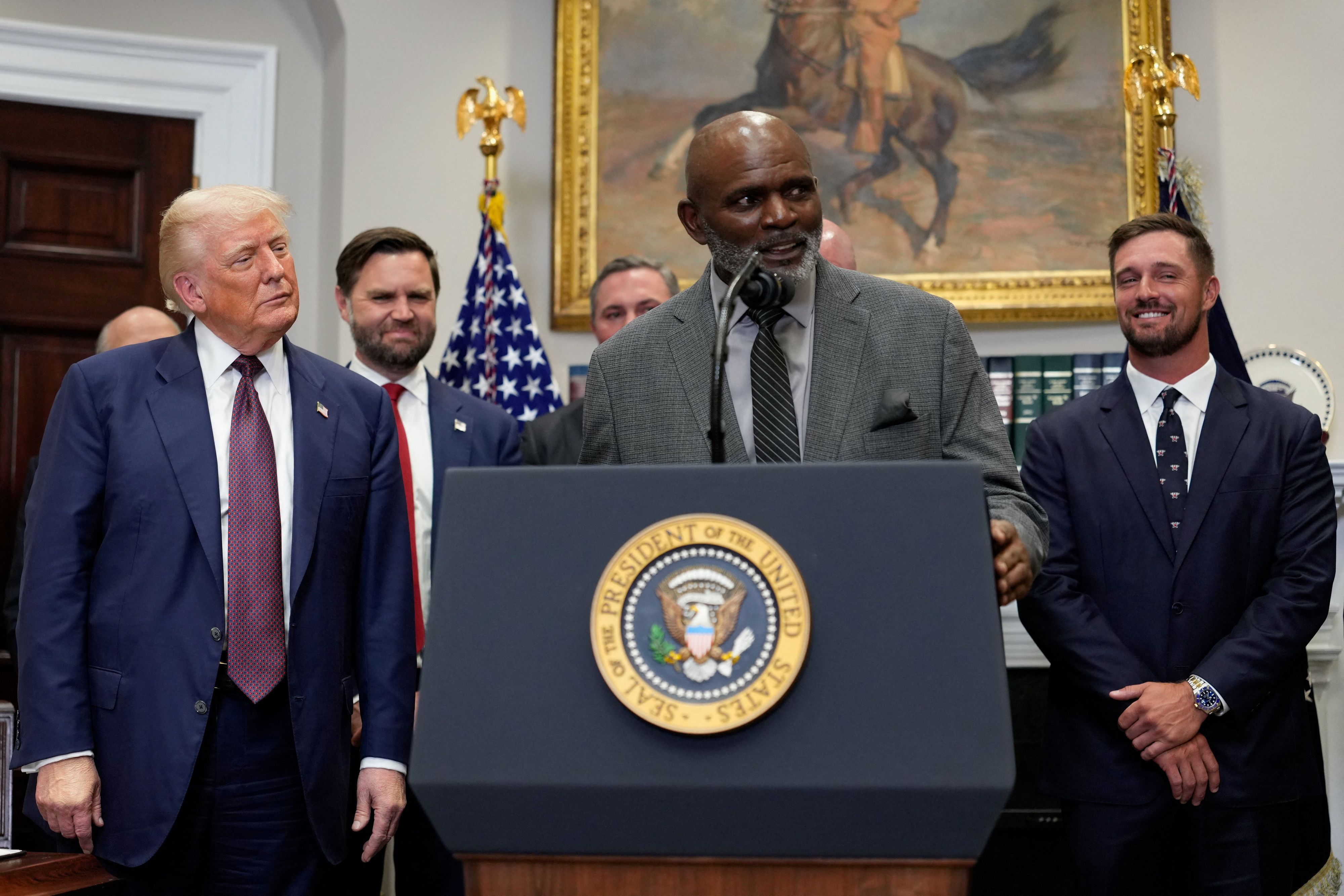 Der Ex-Football-Profi Lawrence Taylor wurde von Trump in einem nationalen Rat für Schülersport einberufen – und ist registrierter Sexualstraftäter.