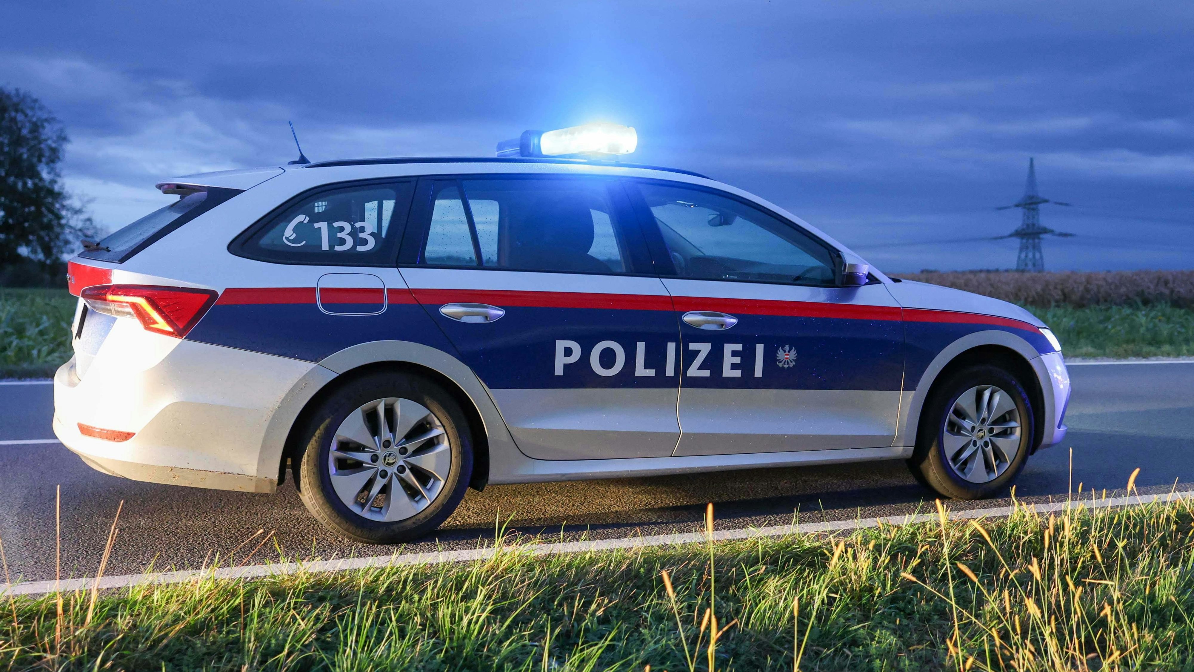 Heute.at - Alko-Lenker rammt Bushaltestelle und flüchtet