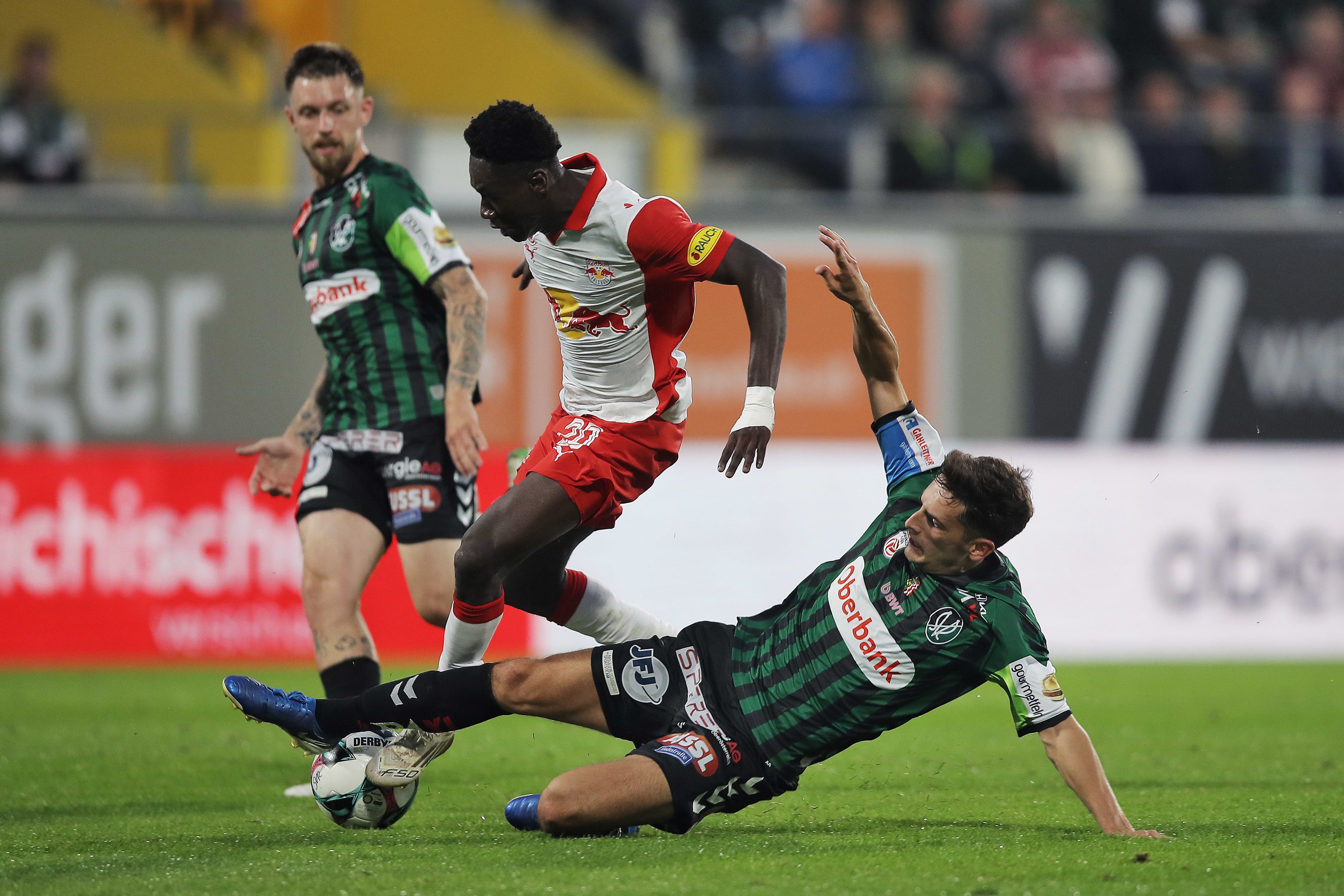 Salzburg rettet einen Punkt gegen Aufsteiger Ried.