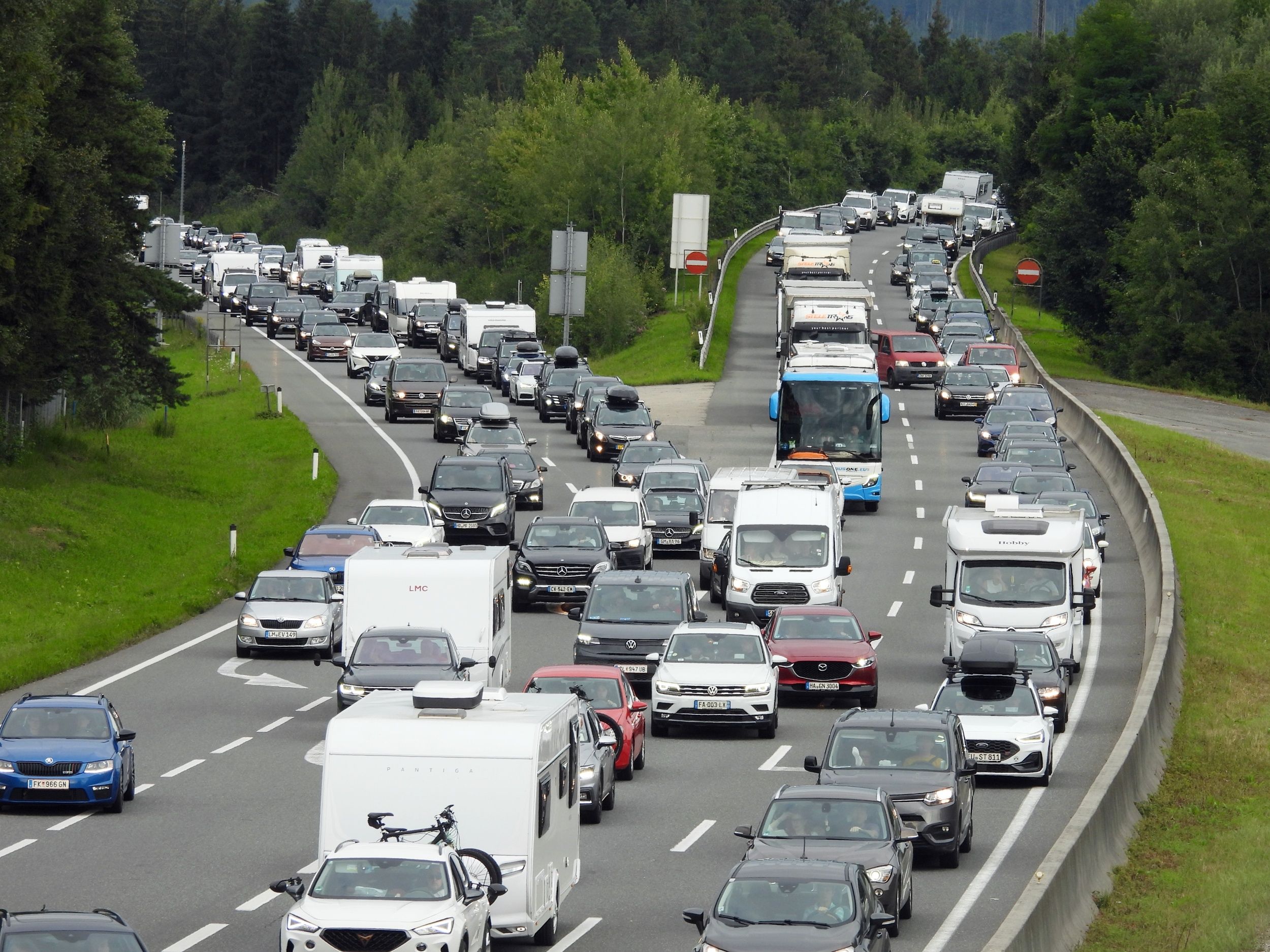 Heute.at - Bitte warten! – Verkehrs-Kollaps in Österreich