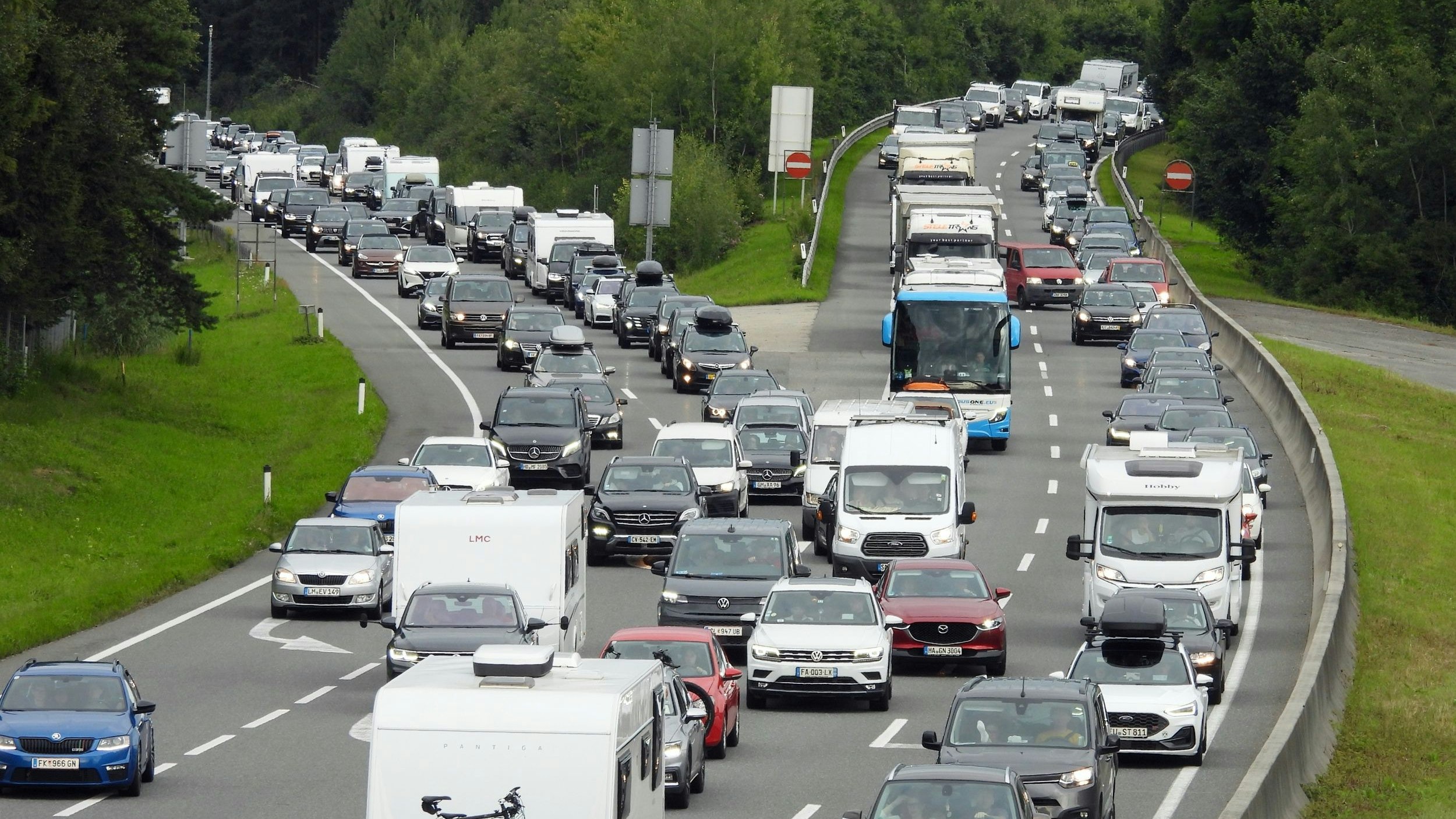 Heute.at - Bitte warten! – Verkehrs-Kollaps in Österreich