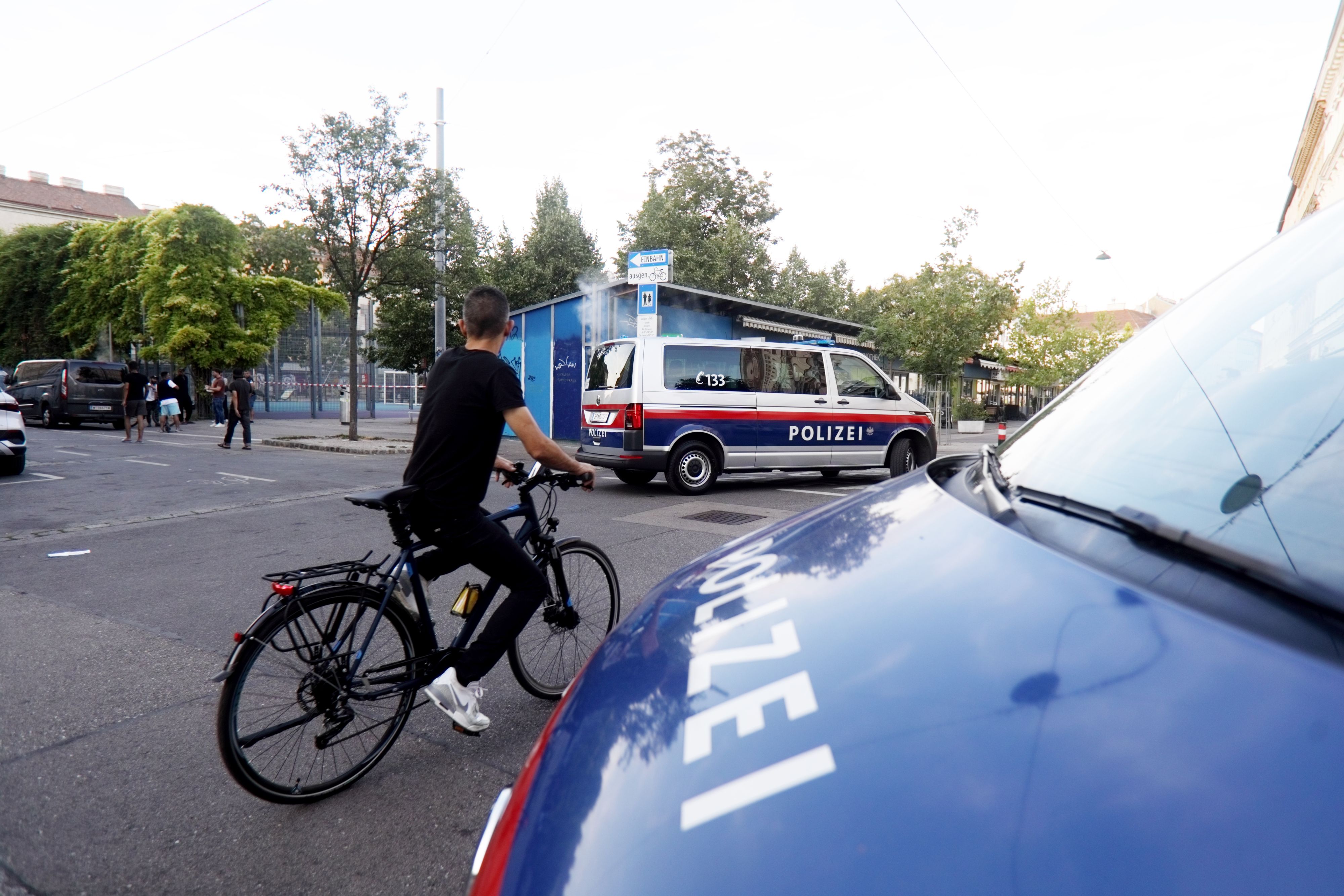 In Ottakring wurde ein 26-Jähriger mit einem Messer verletzt.