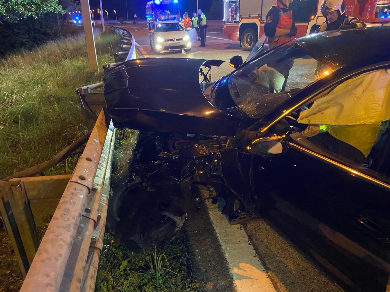 Der Wagen wurde schwer beschädigt.