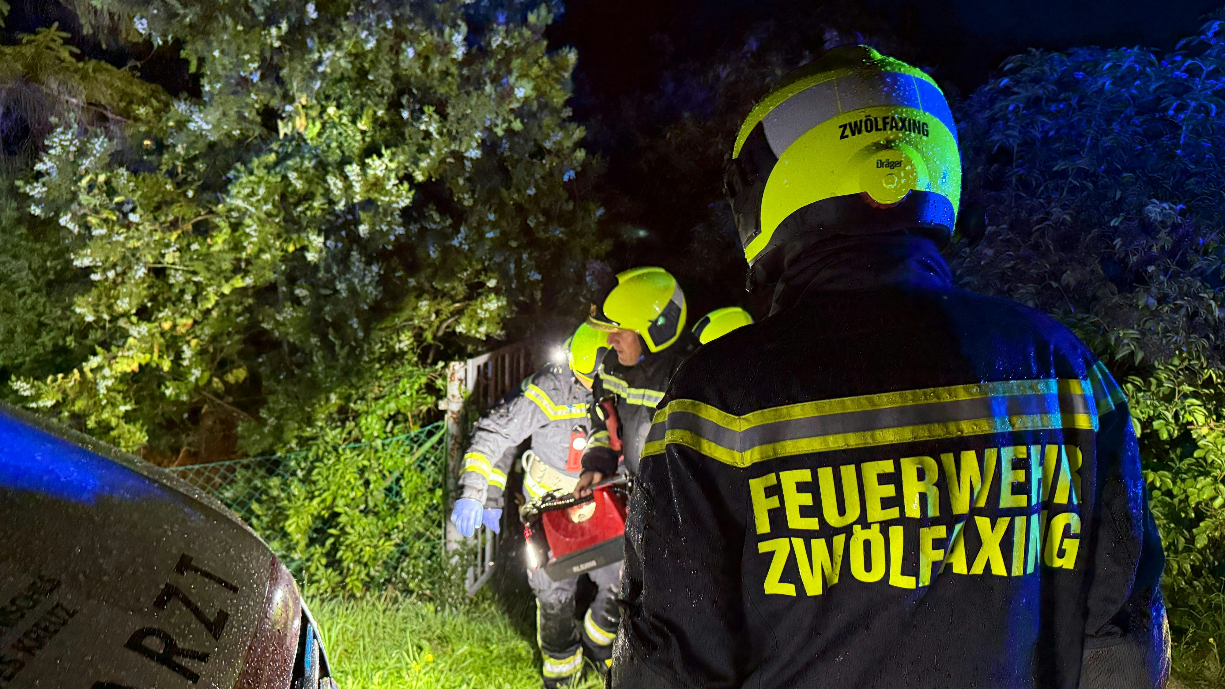 70-Jähriger nach Sturz aus Fluss gerettet