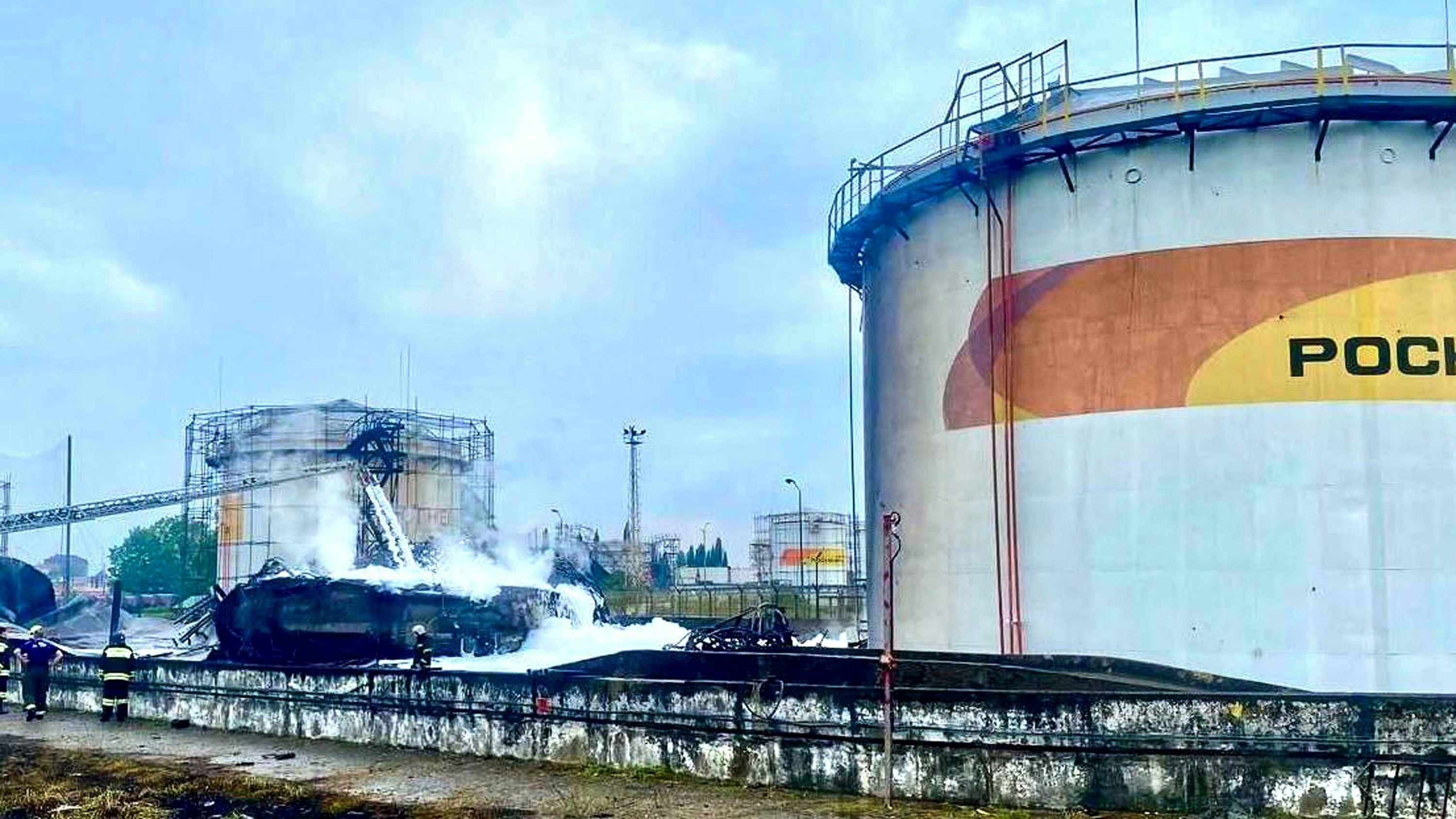 Heute.at - Ukrainische Drohnen stecken russisches Öldepot in Brand
