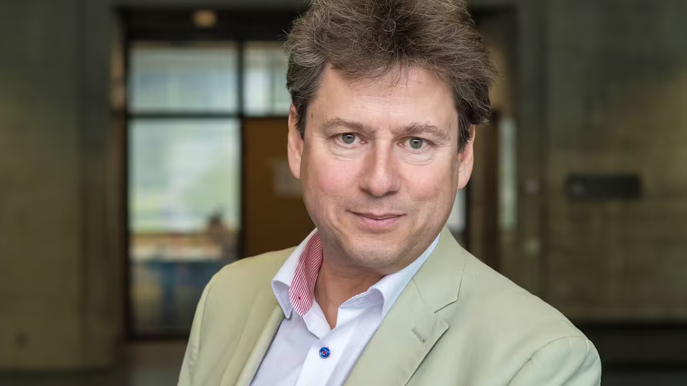 Reiner Eichenberger lehrt an der Universität Freiburg.