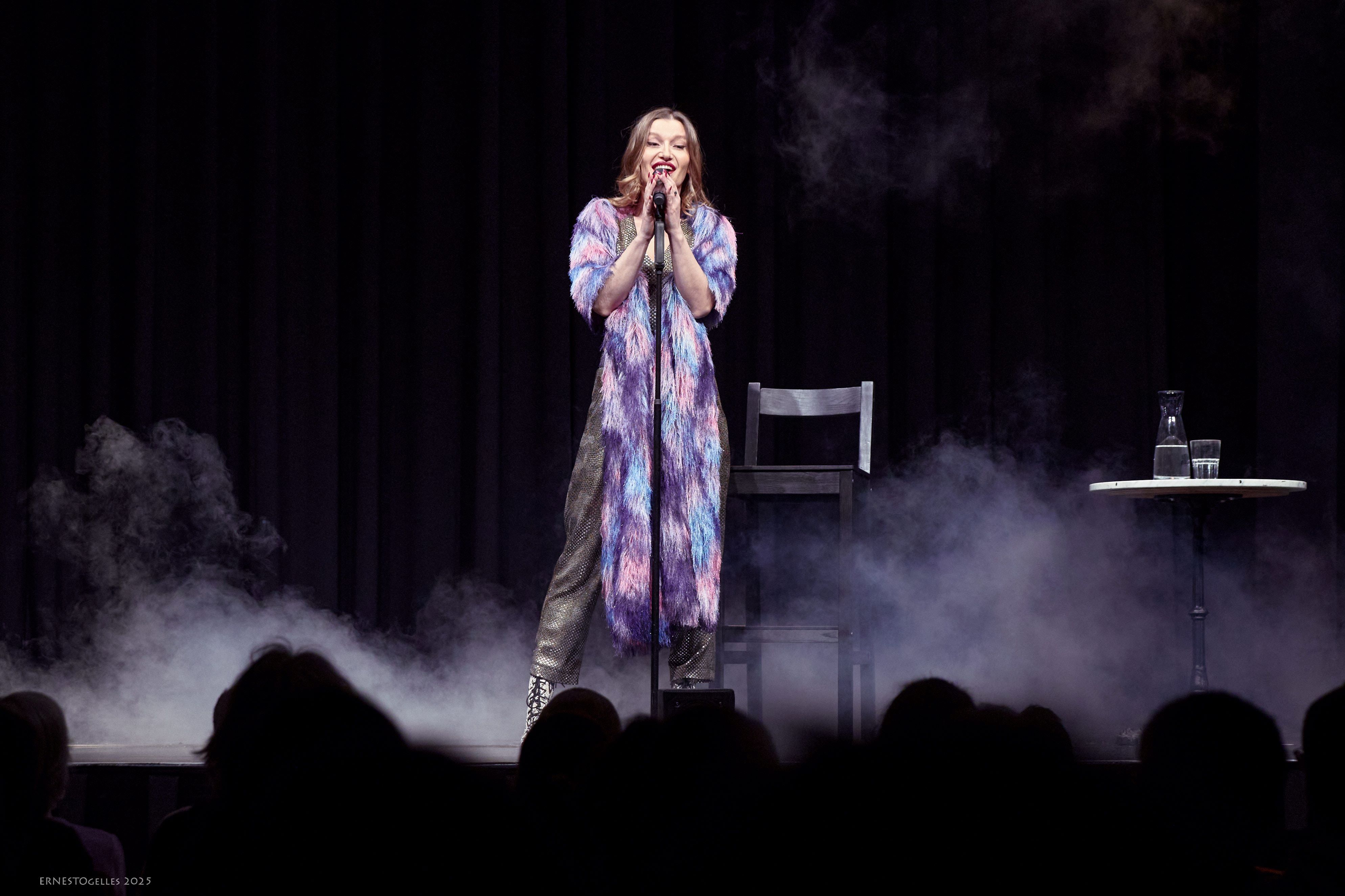 Kabarett-Star Malarina entlarvt in ihrem aktuellen Programm 