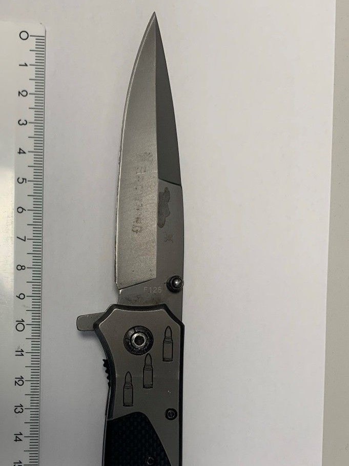 Mit diesem Messer soll der 40-Jährige bedroht worden sein.