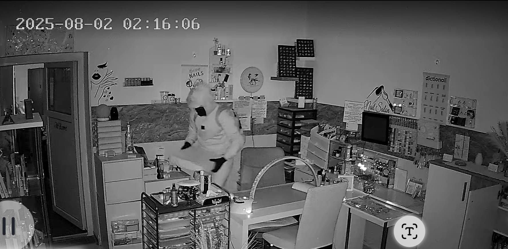 Zokas Überwachungskameras haben den Einbrecher gefilmt.