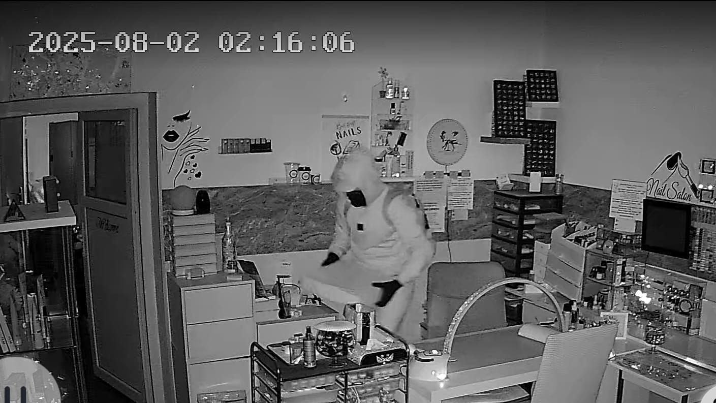 Zokas Überwachungskameras haben den Einbrecher gefilmt.