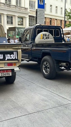 Zwei Toyota-Pickups sorgten am Wochenende für viel Aufsehen in der Wiener City. Dabei haben sie eine wichtige Nachricht an alle Menschen.