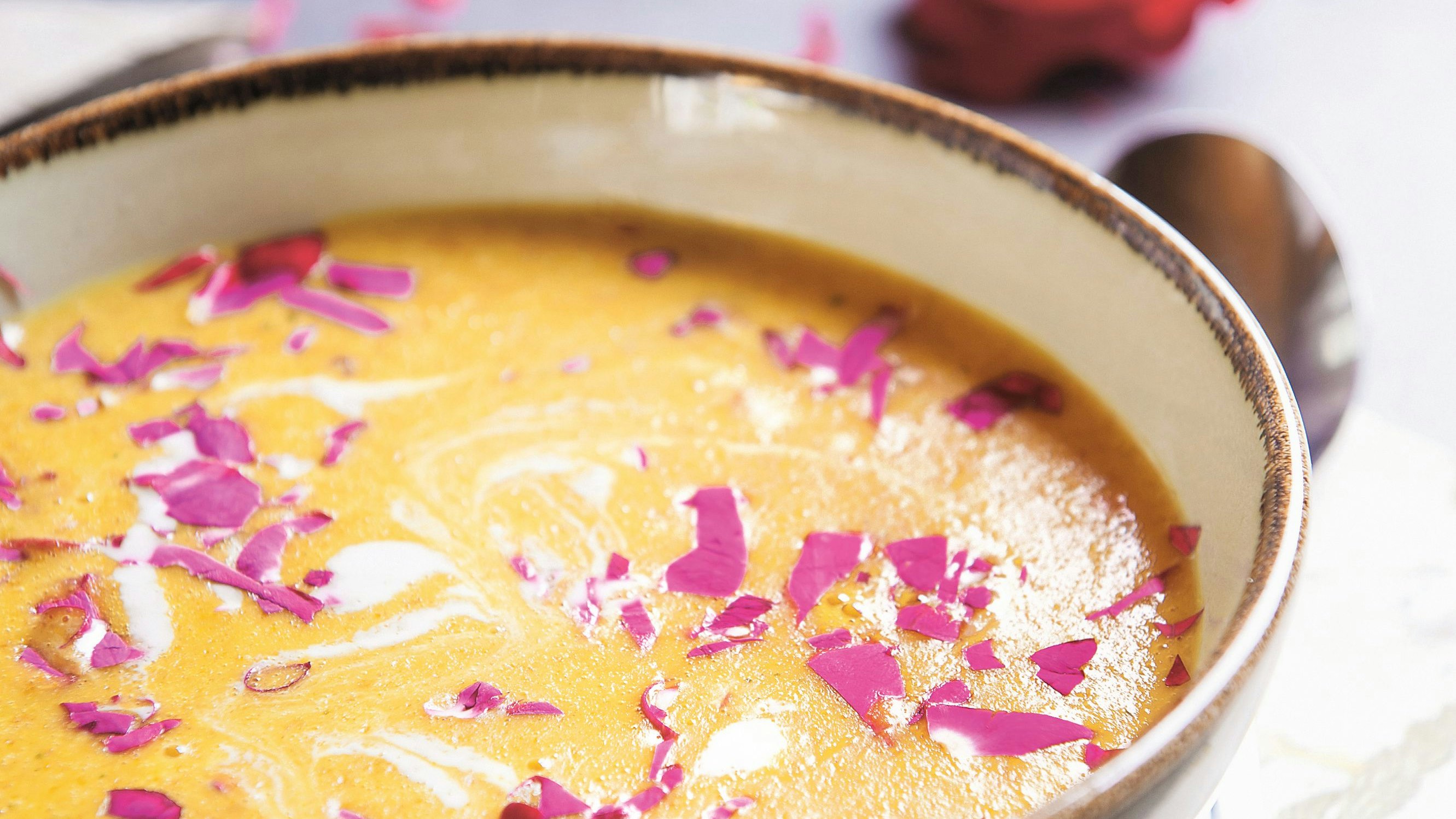 Heute.at - Rosencremesuppe – Liebe geht durch den Magen