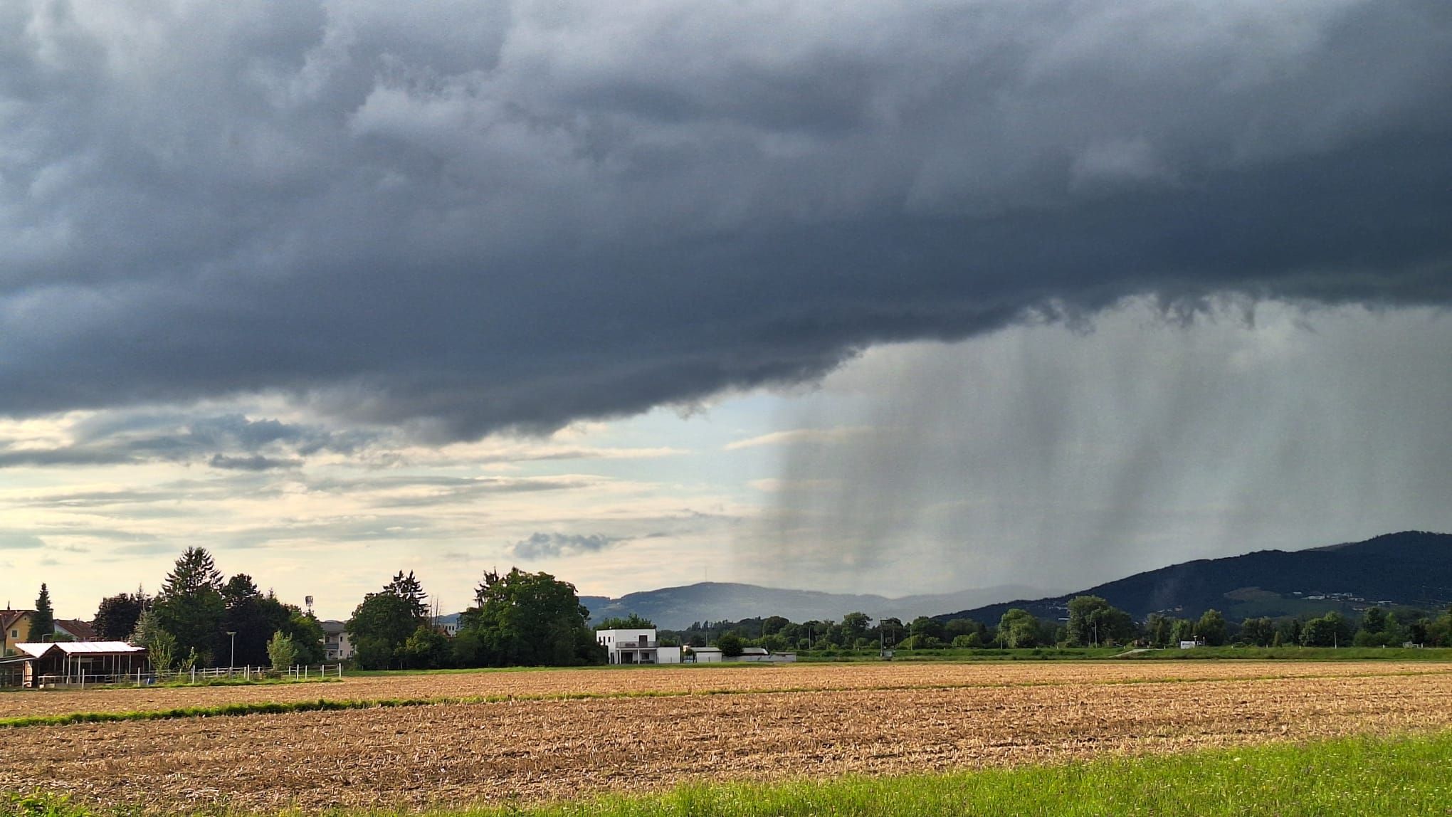 Heute.at - Rätselhafte Flüsse im Himmel sorgen für Starkregen
