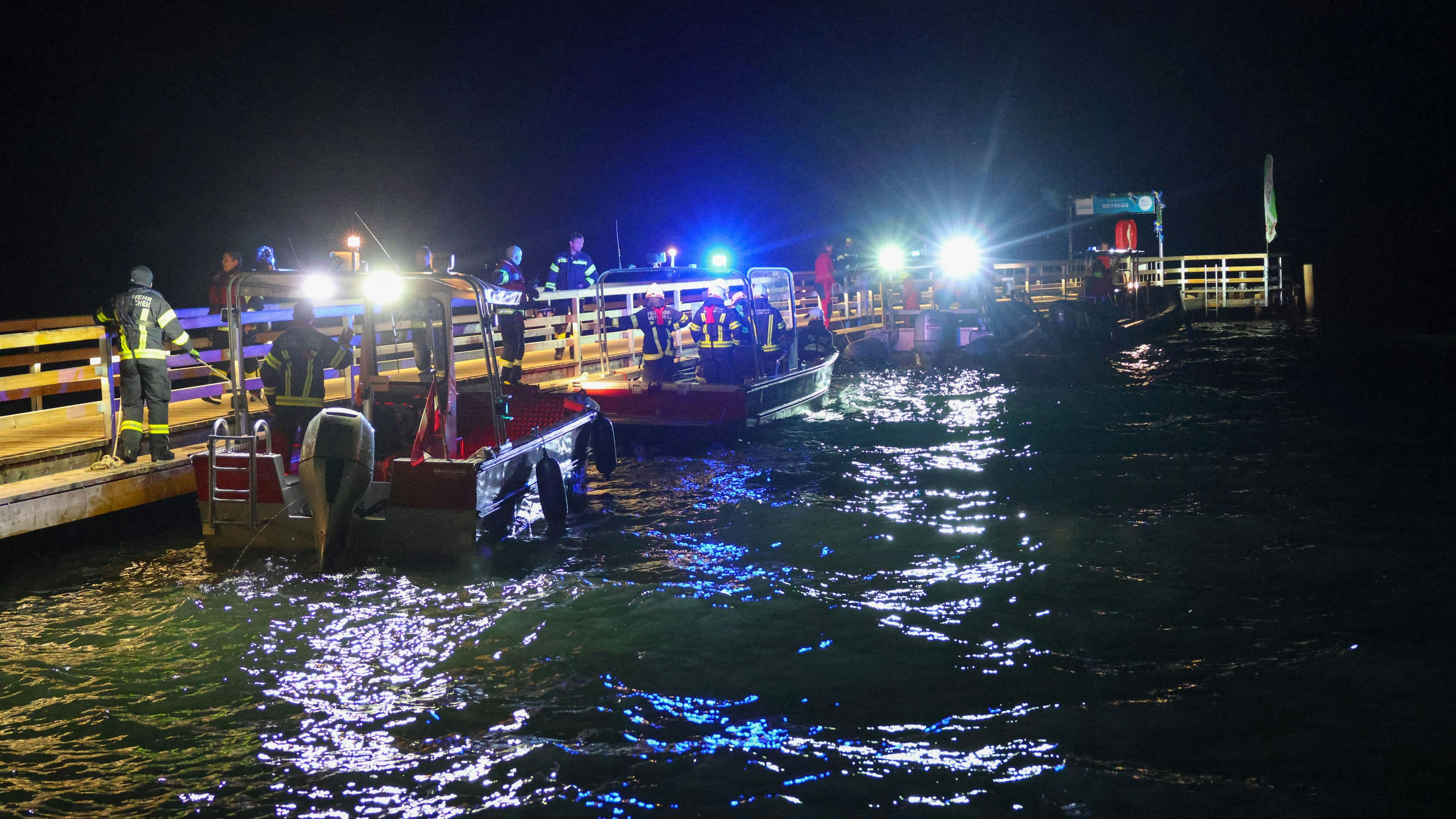 Heute.at - Person im Wasser – Großeinsatz am Attersee in OÖ