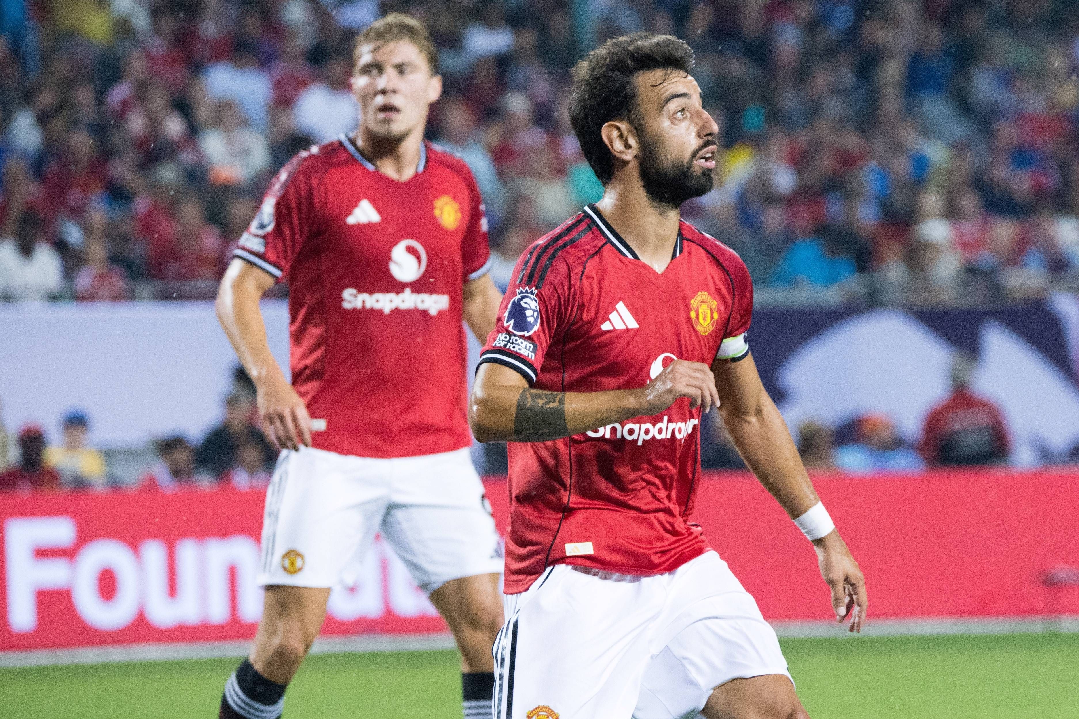 Fernandes (r.) hofft noch auf Neuverstärkungen.