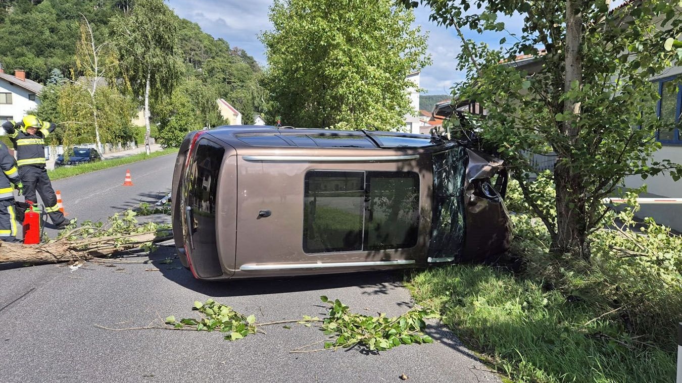 Schwerer Verkehrsunfall in Weissenbach an der Triesting