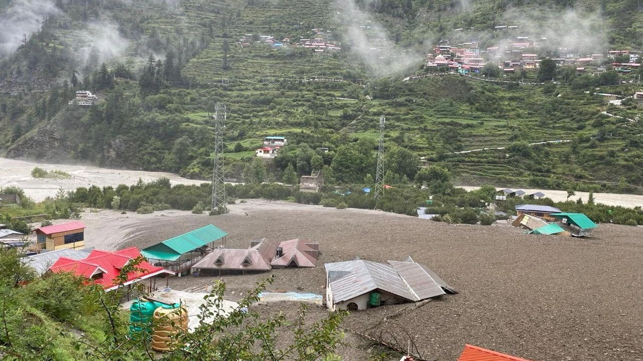 bilder-sturzflut-l-scht-ortschaft-im-himalaya-aus-heute-at