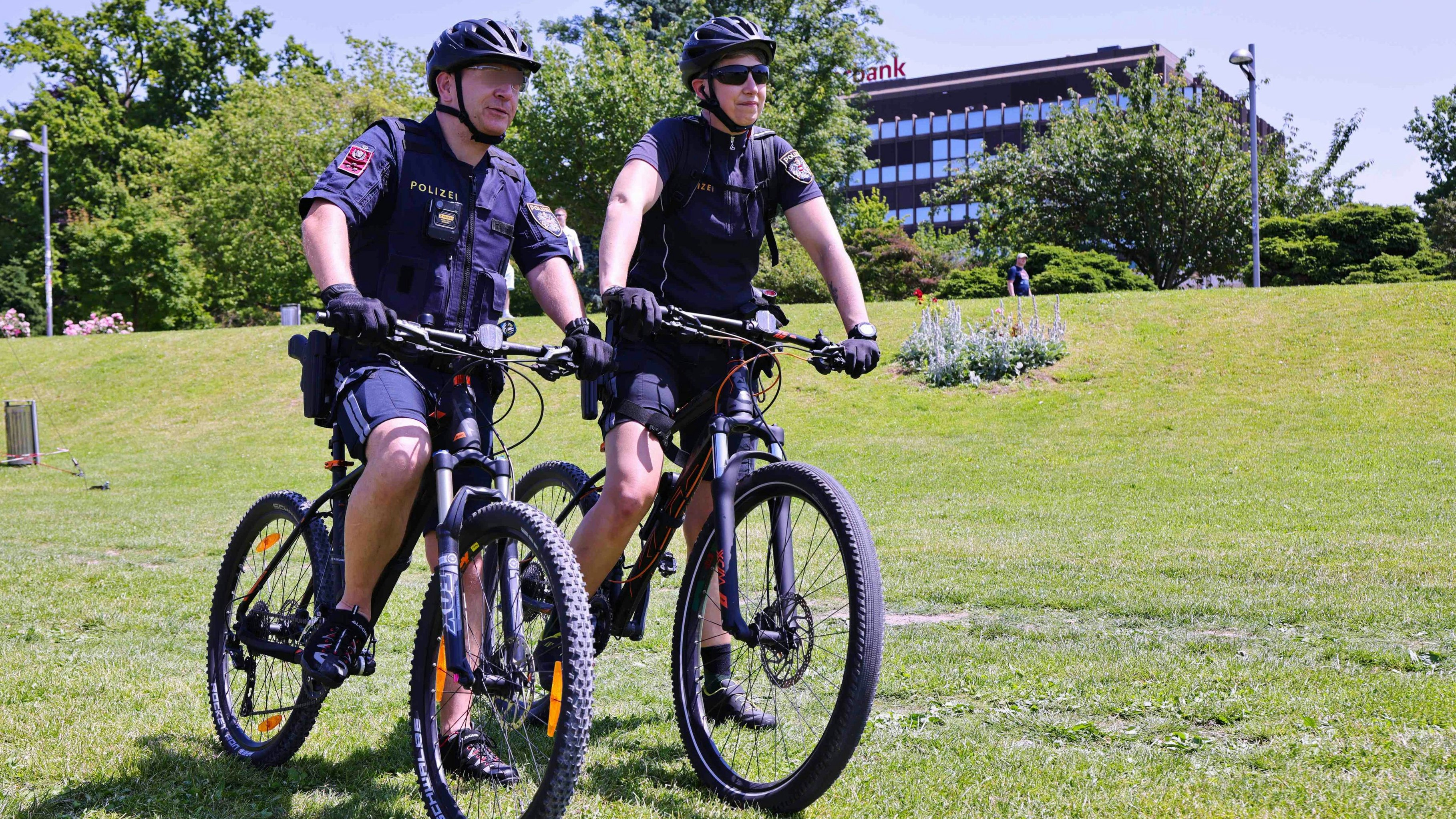 So sieht die Uniform der österreichischen Fahrradpolizei aus.
