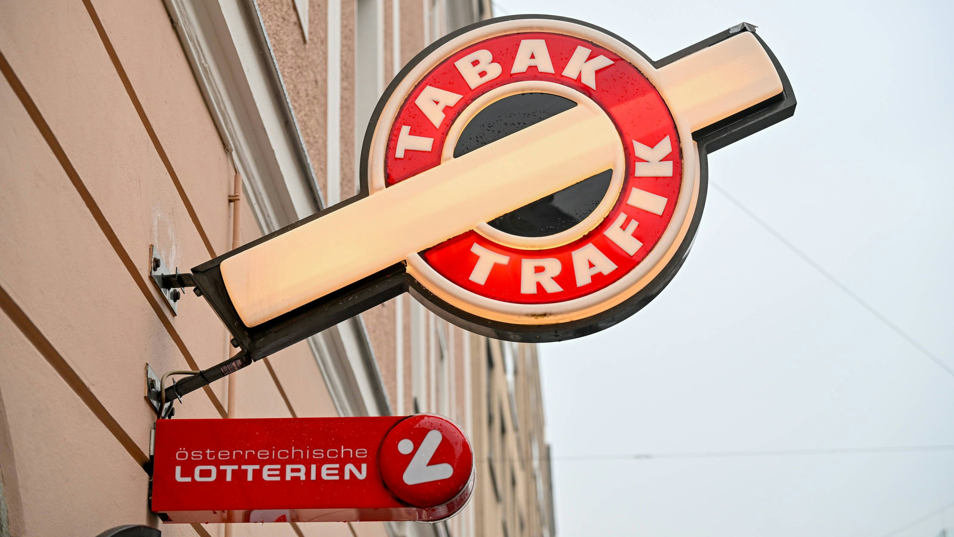 Heute.at - Trafikantin gibt Räuber kein Geld – er dreht einfach um