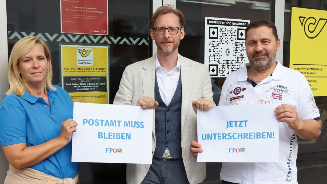 Kämpfen um Postpartner: Stadtrat Gottfried Forsthuber (M.) mit Stammkunden