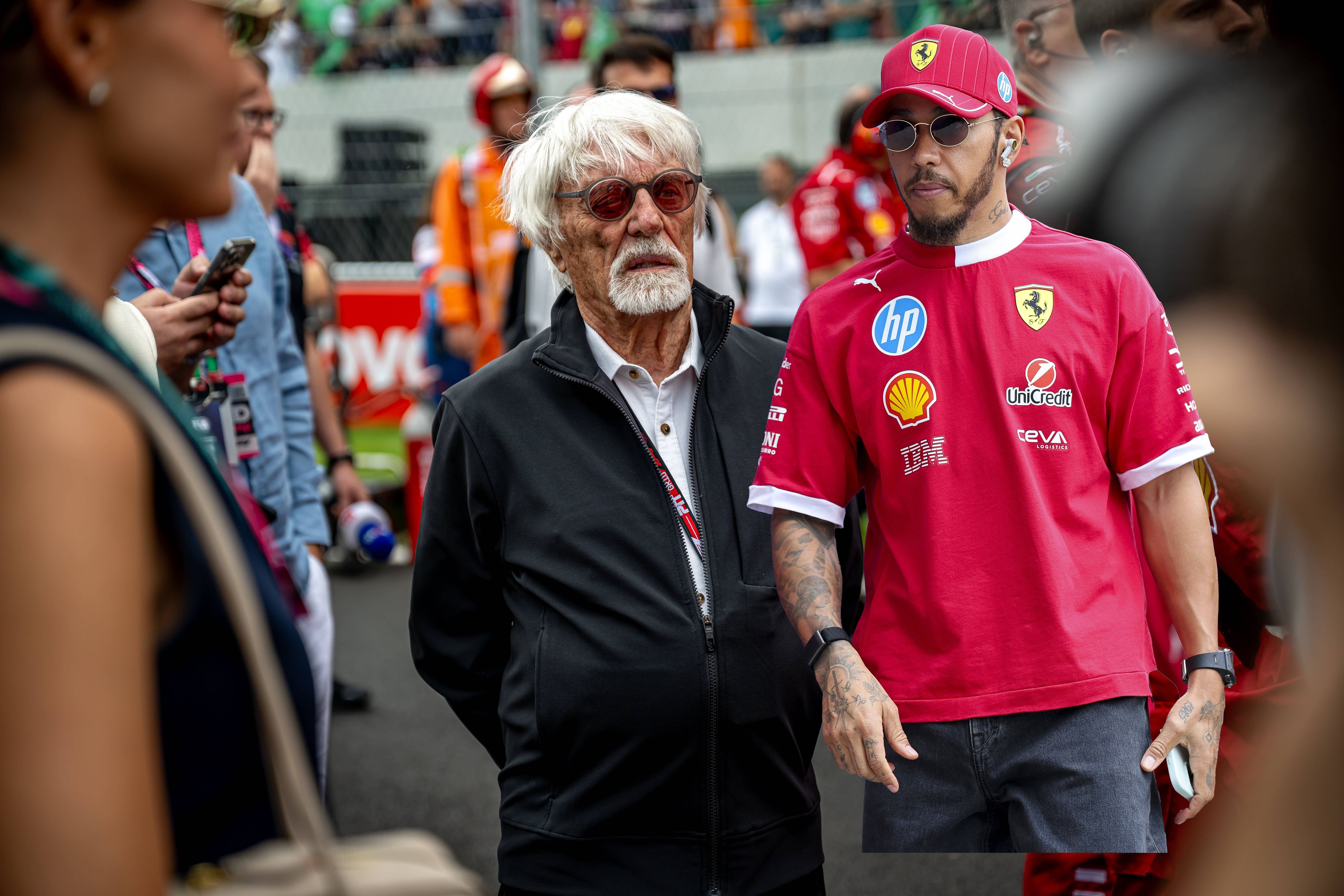 Bernie Ecclestone gibt Lewis Hamilton 