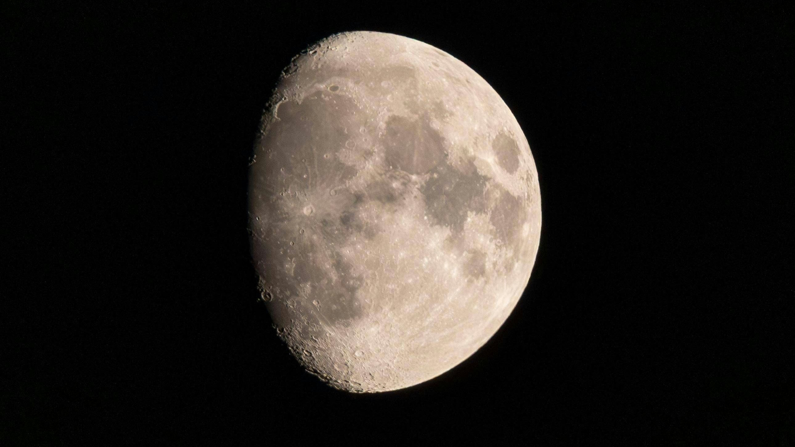 Heute.at - NASA will Atomreaktor auf dem Mond bauen