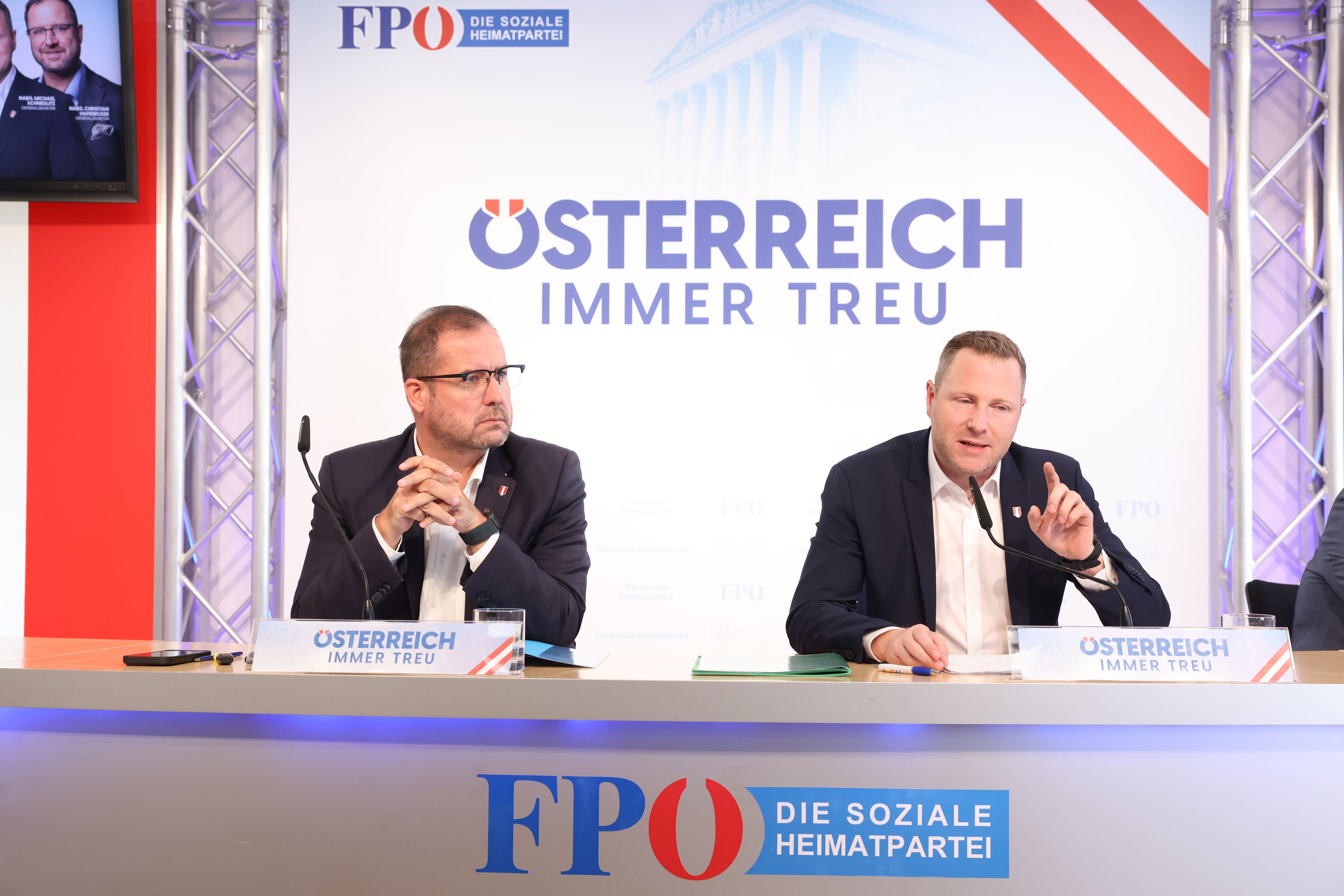 FPÖ-Generäle Hafenecker und Schnedlitz.