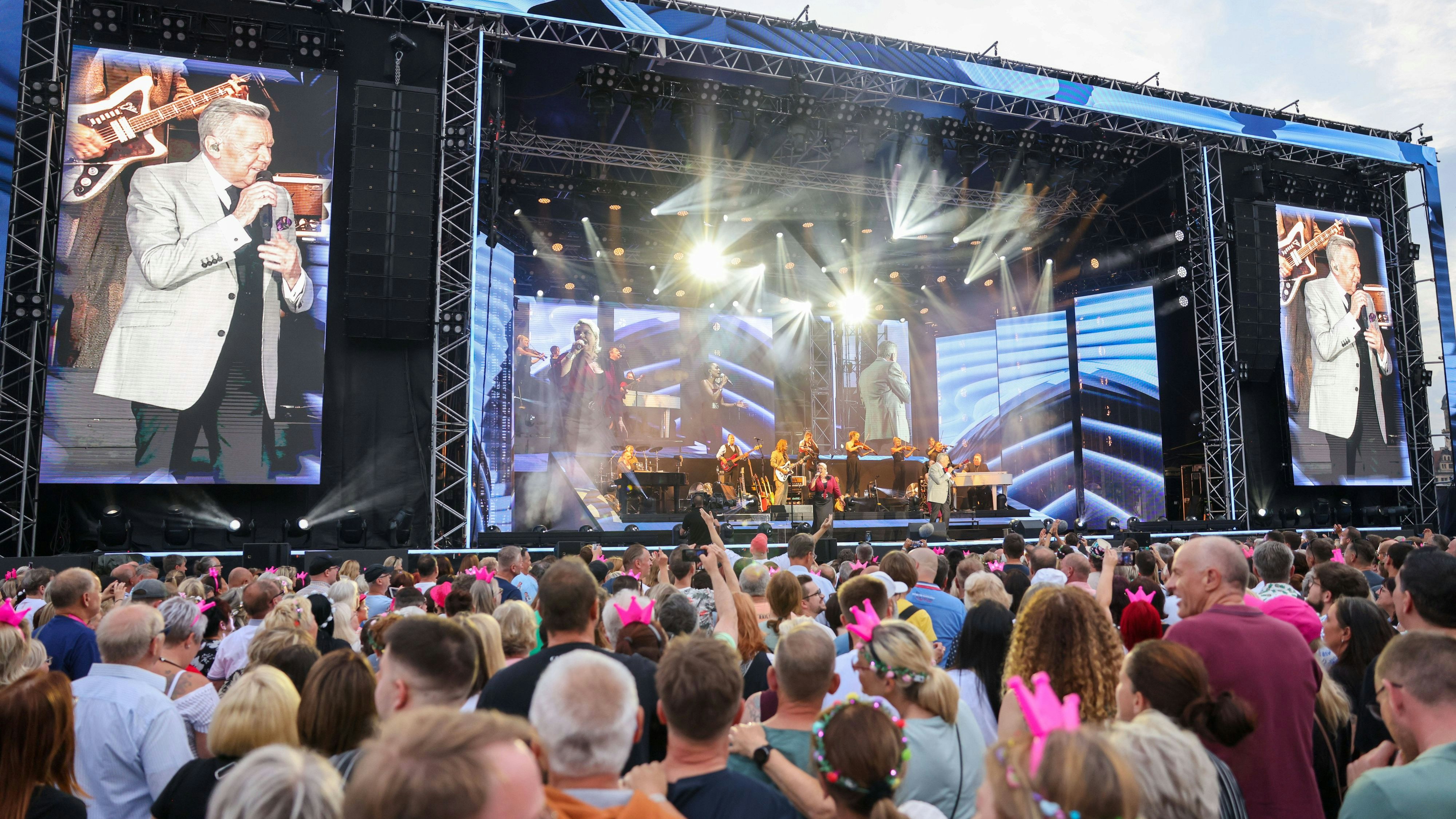Die "Kaisermania" in Dresden ist eines der größten Musikevents Deutschlands, 50.000 Schlager-Fans werden erwartet.