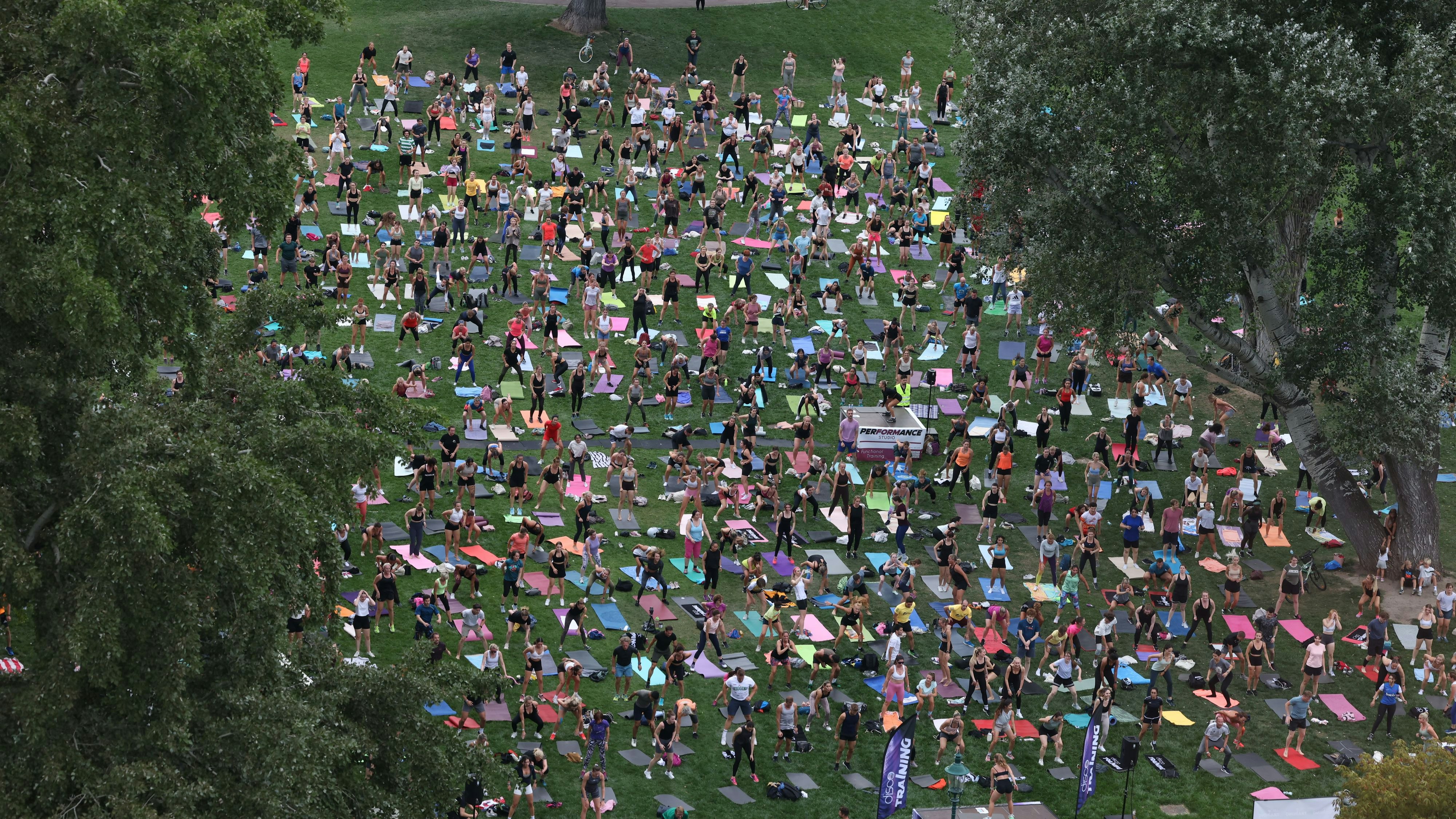 Heute.at - Kaiserwiese bebt: Tausend Menschen beim Discotraining