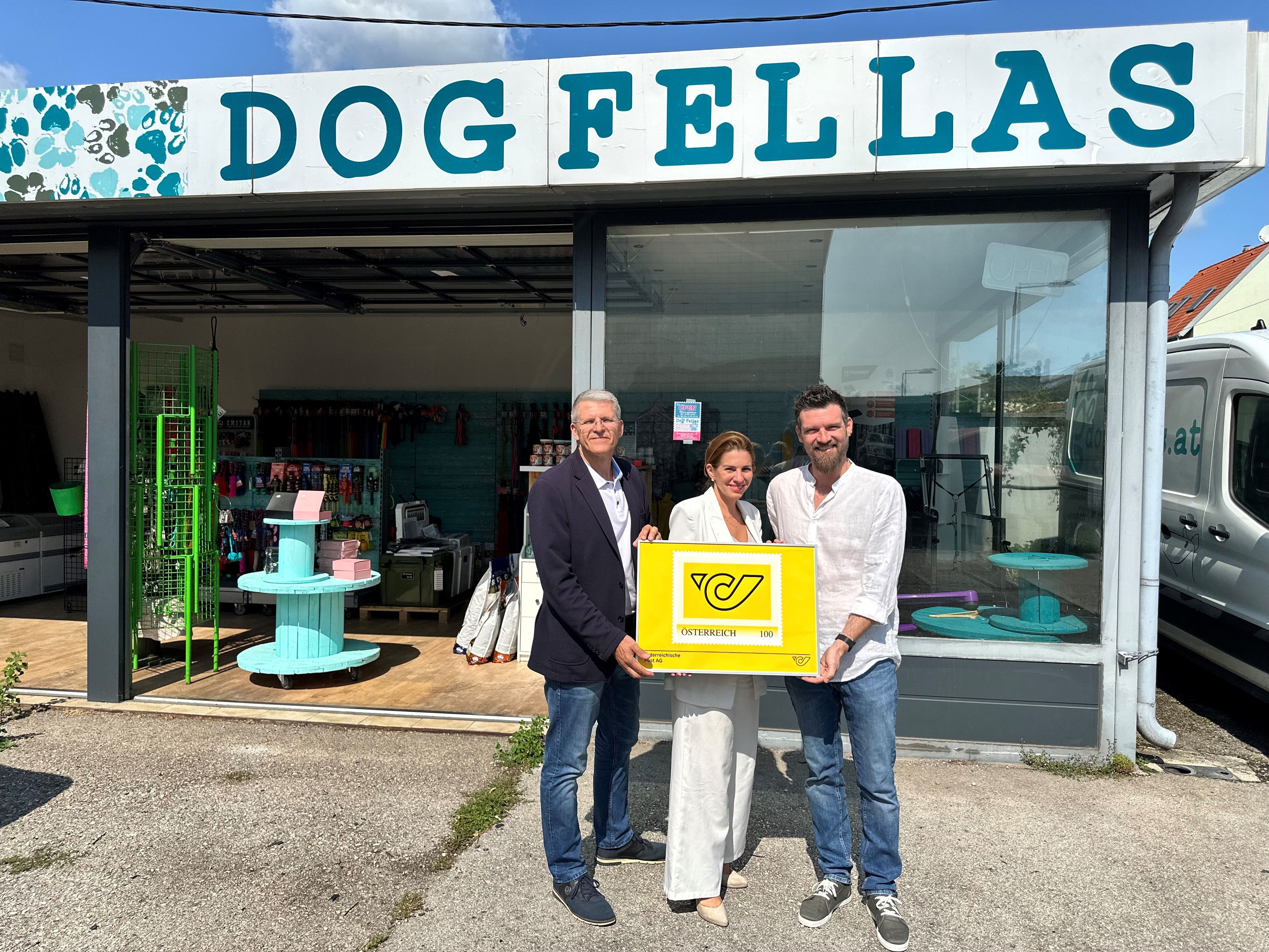 Neuer Postpartner gefunden: Josef Sipötz von der Post AG, Bürgermeisterin Carmen Jeitler-Cincelli und Alexander Mach
