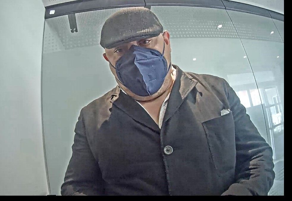 Geldbörsendiebstahl: Polizei jagt diesen Mann