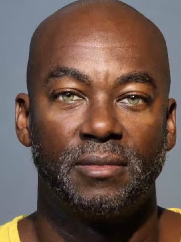 Henry Betsey Jr. heiratete heimlich drei Frauen in verschiedenen Bezirken Floridas, ohne dass eine von den anderen wusste. Alle lernten ihn über Datingplattformen kennen.