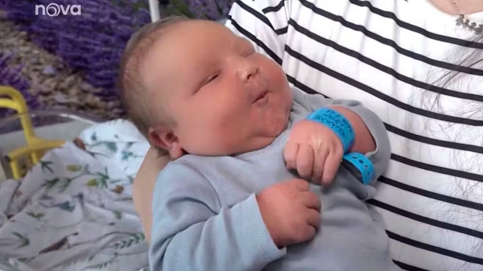 Heute.at - Ganzes Land staunt über das größte Baby seit 30 Jahren