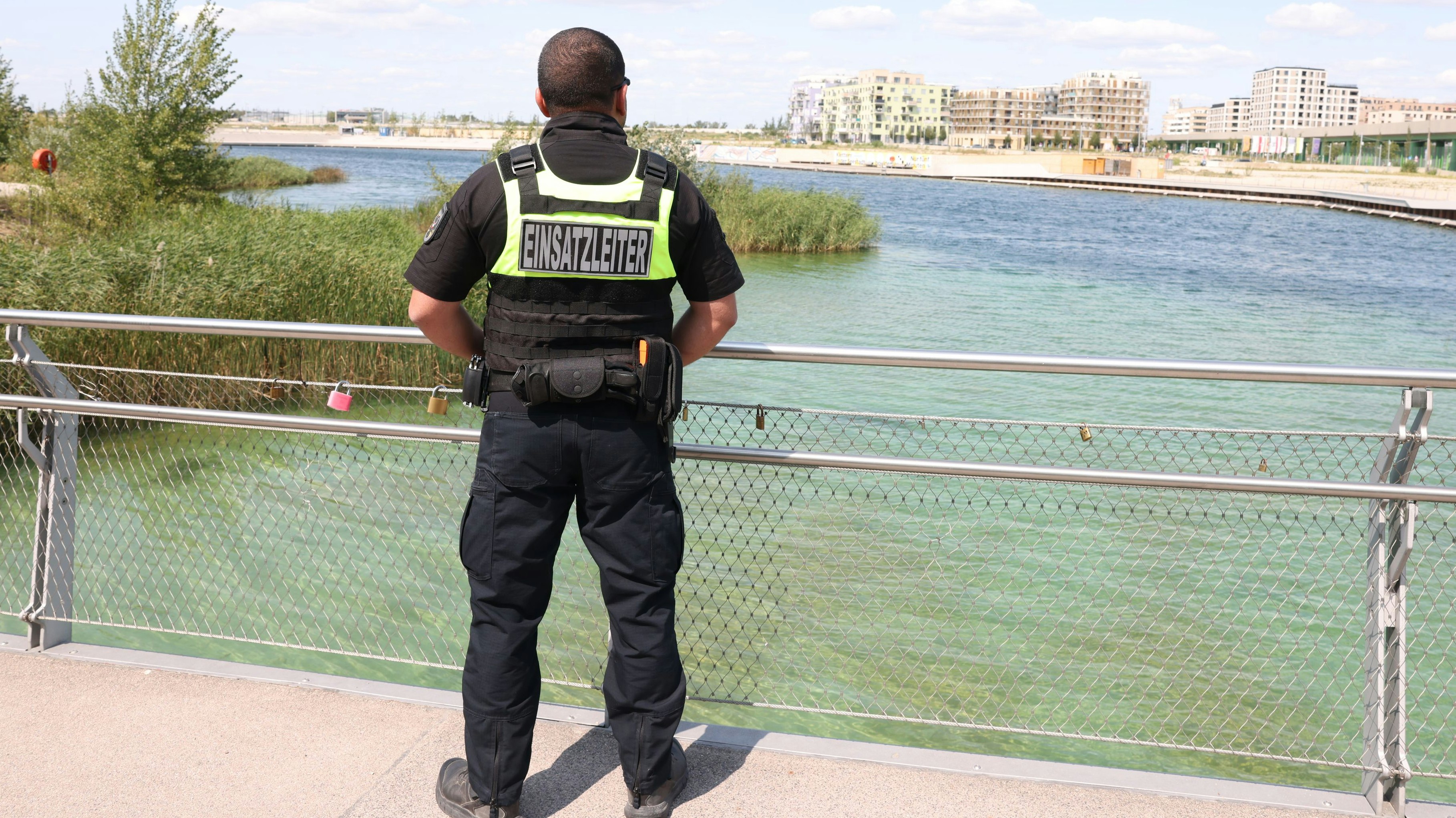 Heute.at - Partys in Wohngebiet! Securitys kontrollieren Seestadt