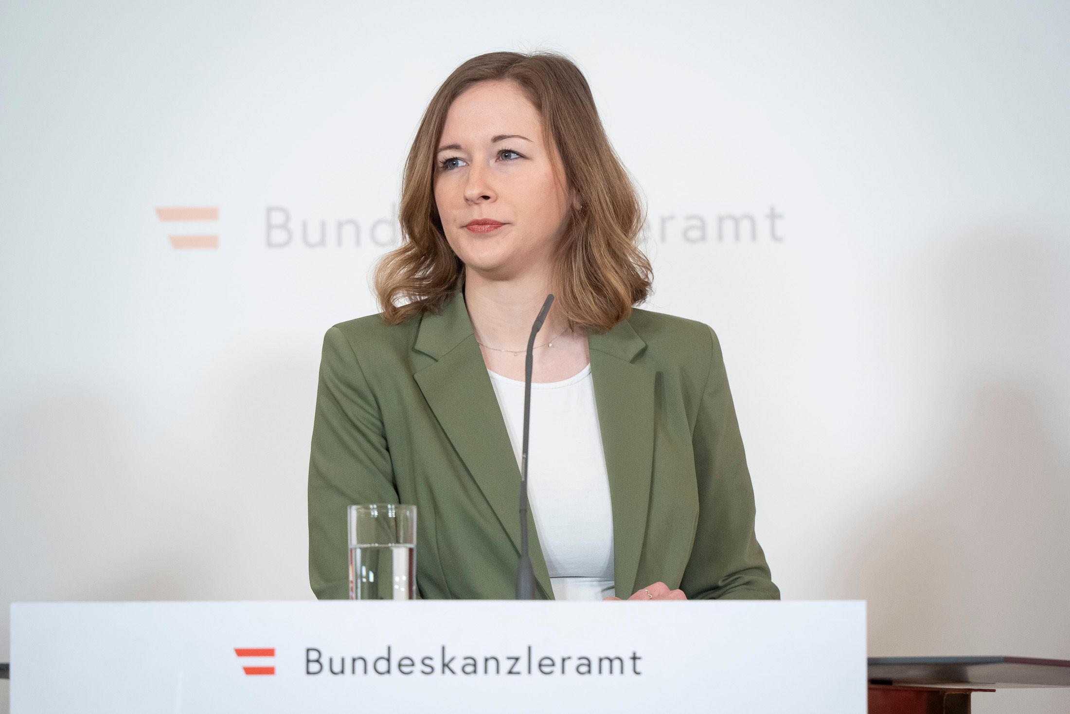 Familienministerin Claudia Plakolm (ÖVP) will spezialisierte Wohngemeinschaften für straffällige und schwer erziehbare Jugendliche
