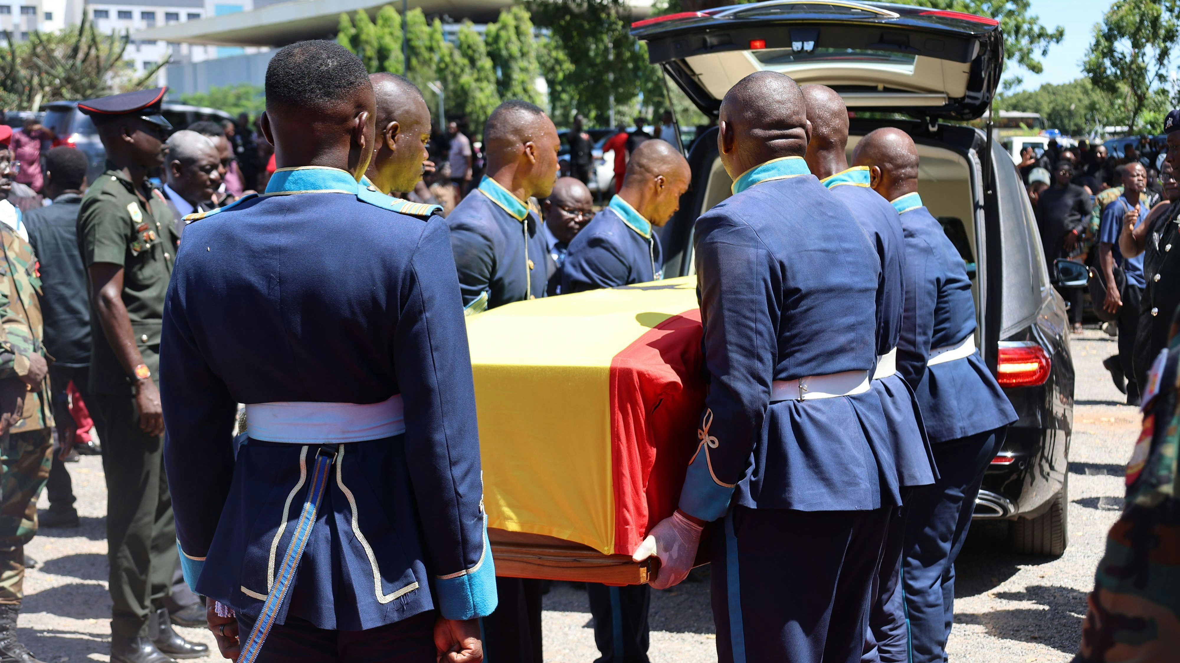 Heute.at - Zwei Minister sterben bei Hubschrauberabsturz in Ghana